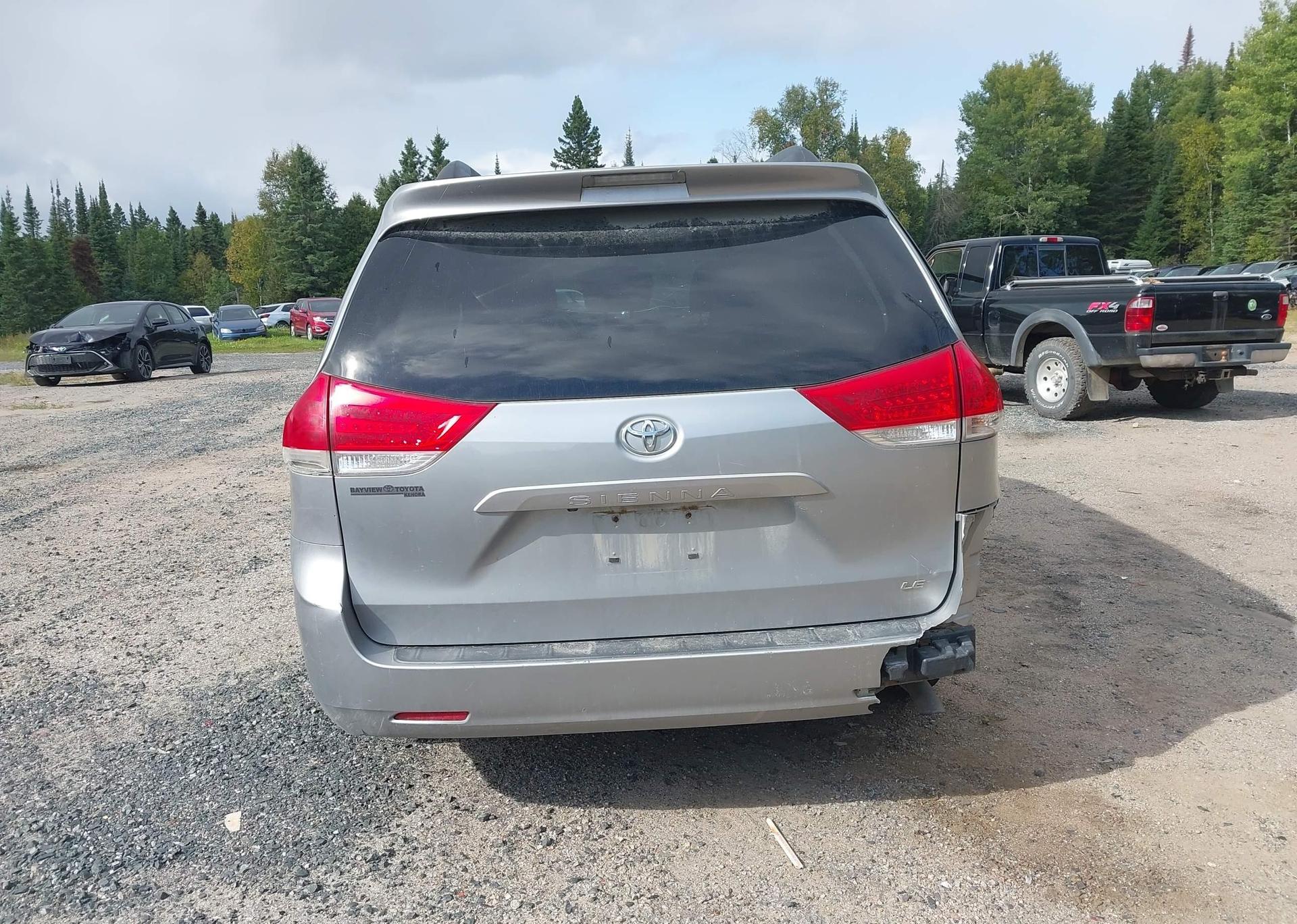 2011 TOYOTA SIENNA LE