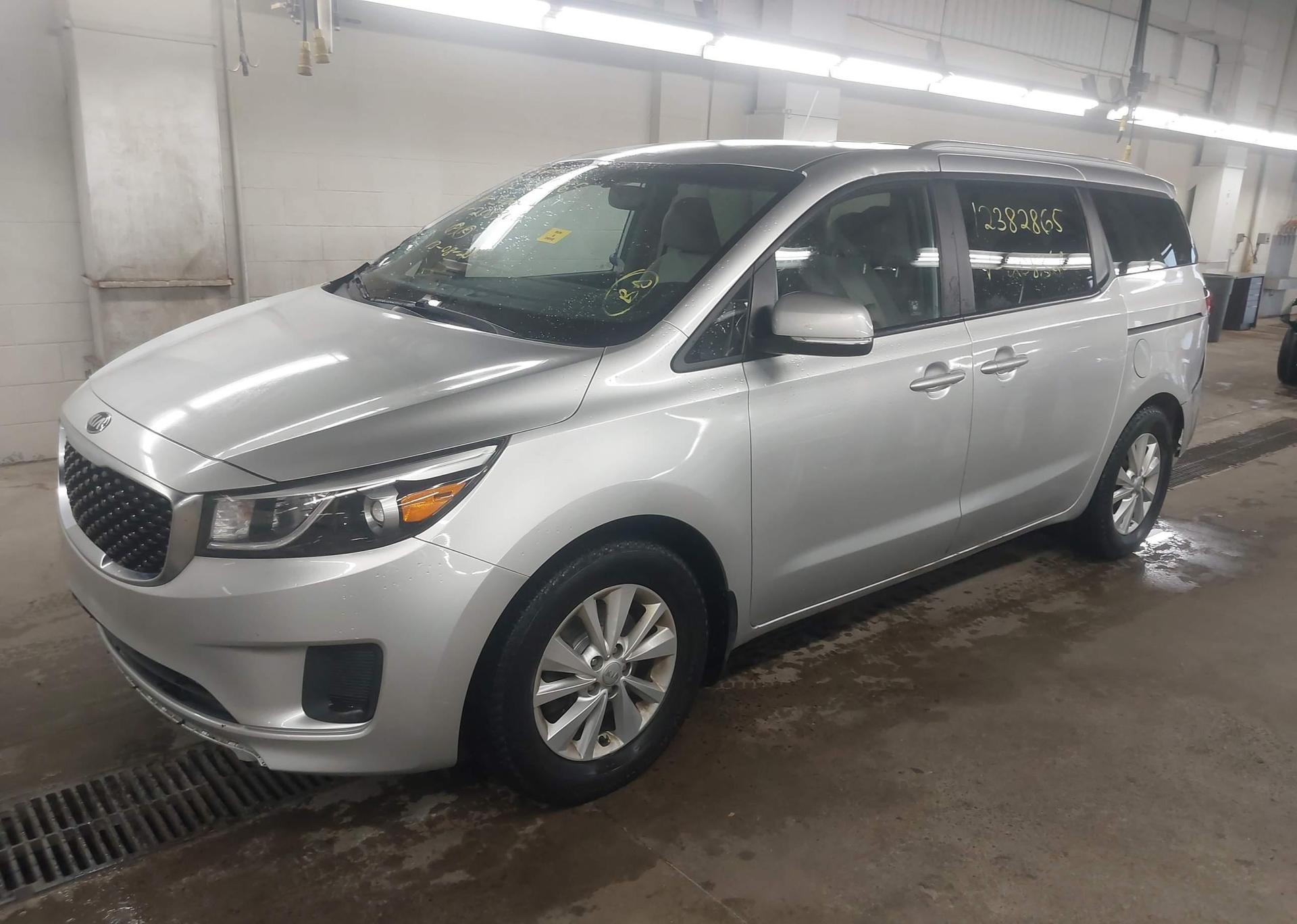 2016 KIA SEDONA LX