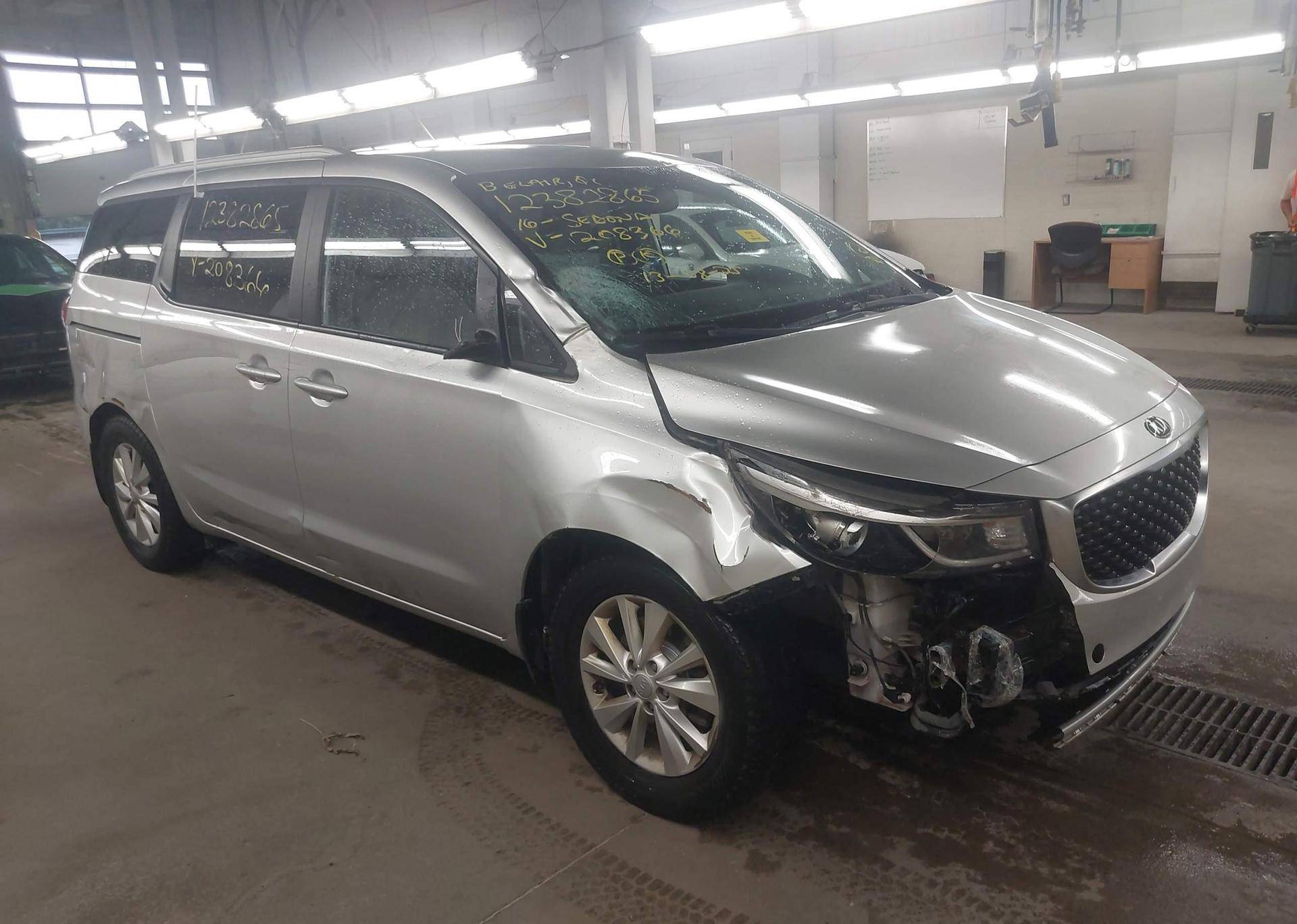 2016 KIA SEDONA LX