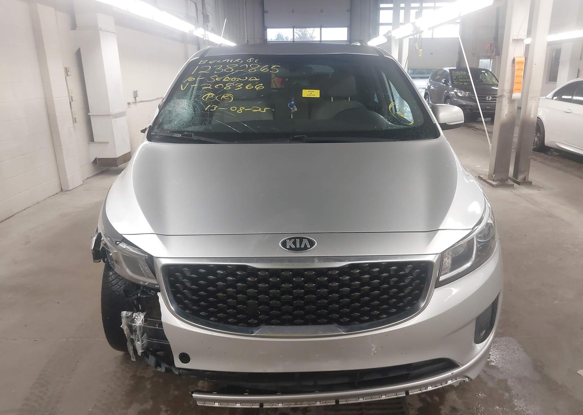 2016 KIA SEDONA LX