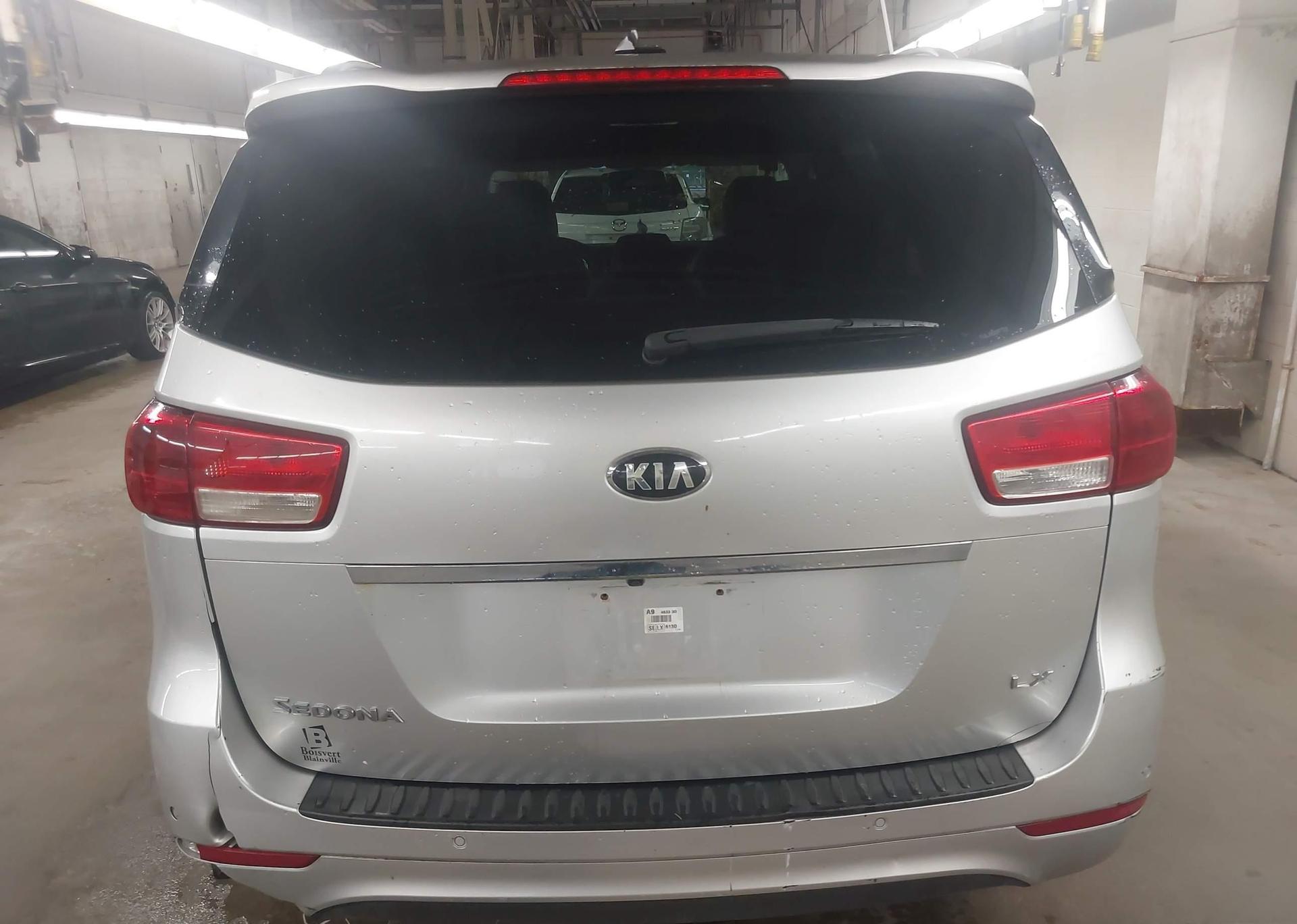 2016 KIA SEDONA LX