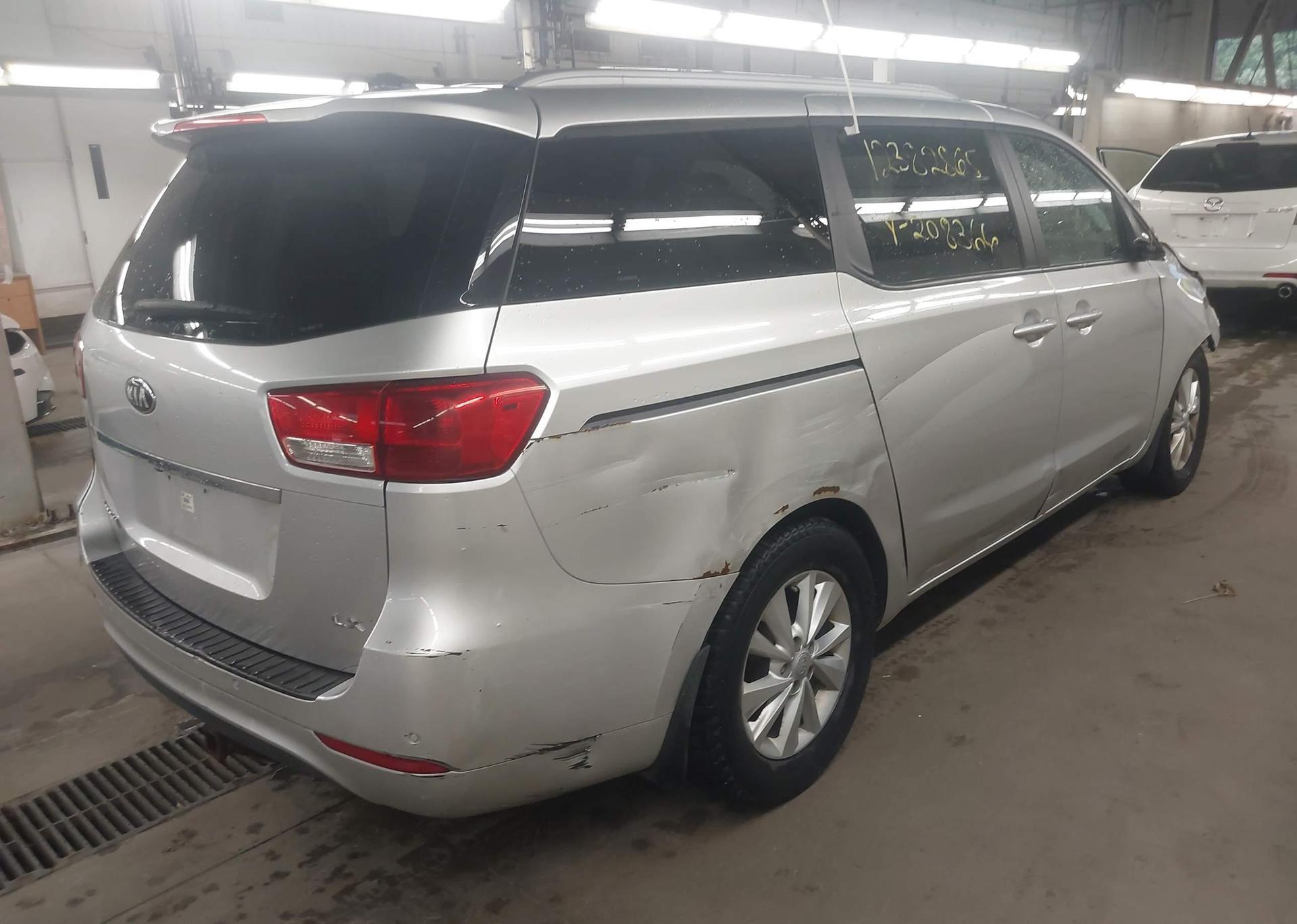 2016 KIA SEDONA LX