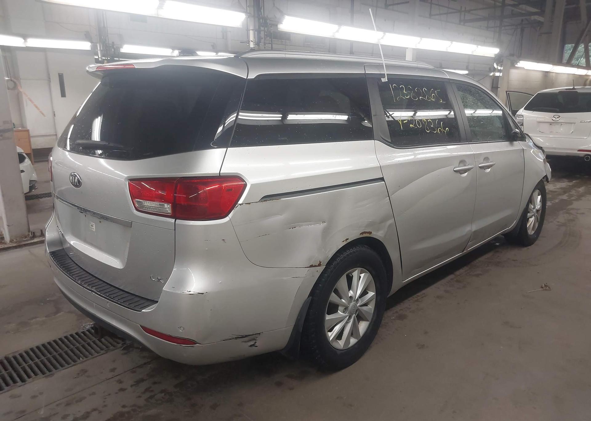 2016 KIA SEDONA LX