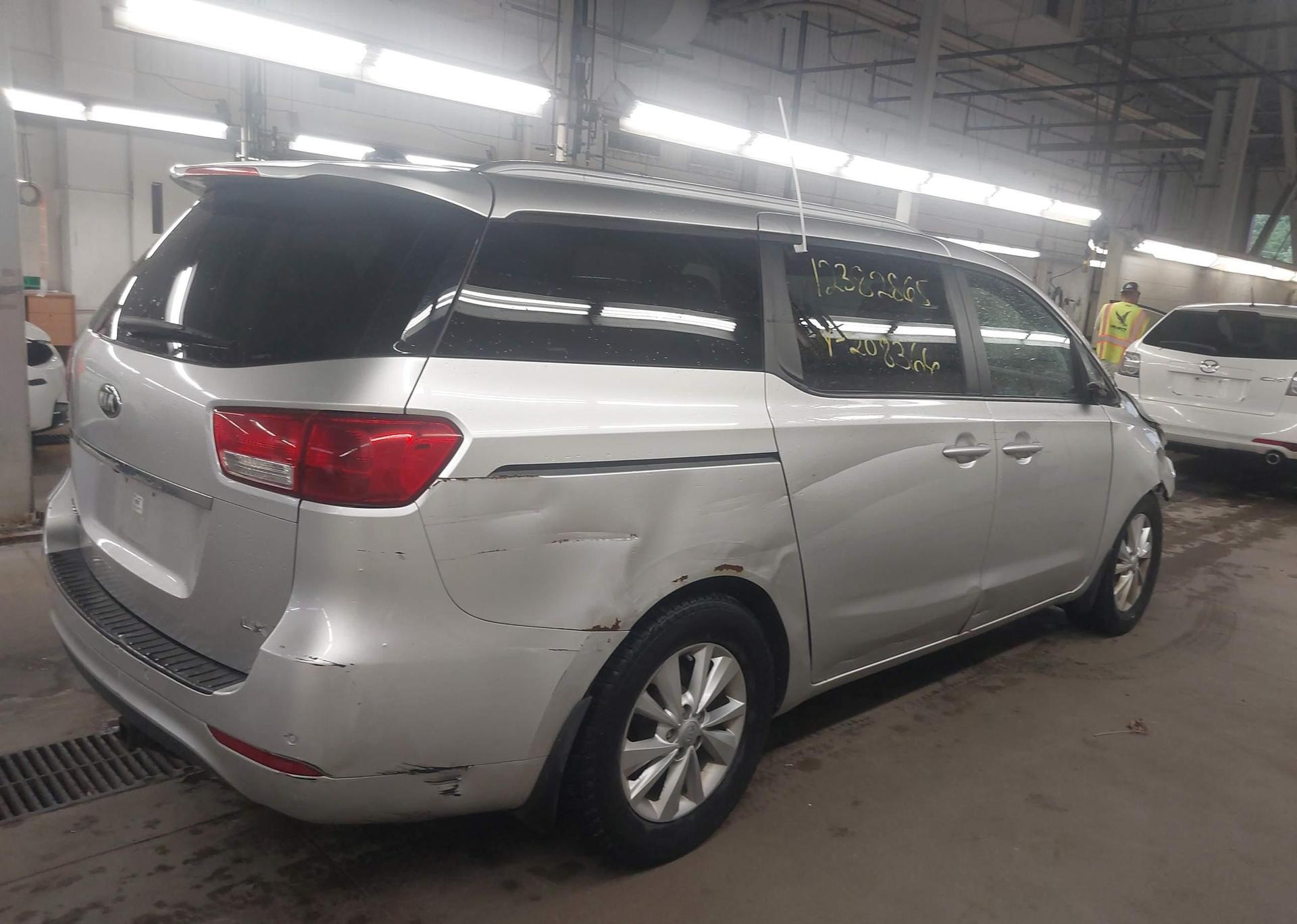 2016 KIA SEDONA LX