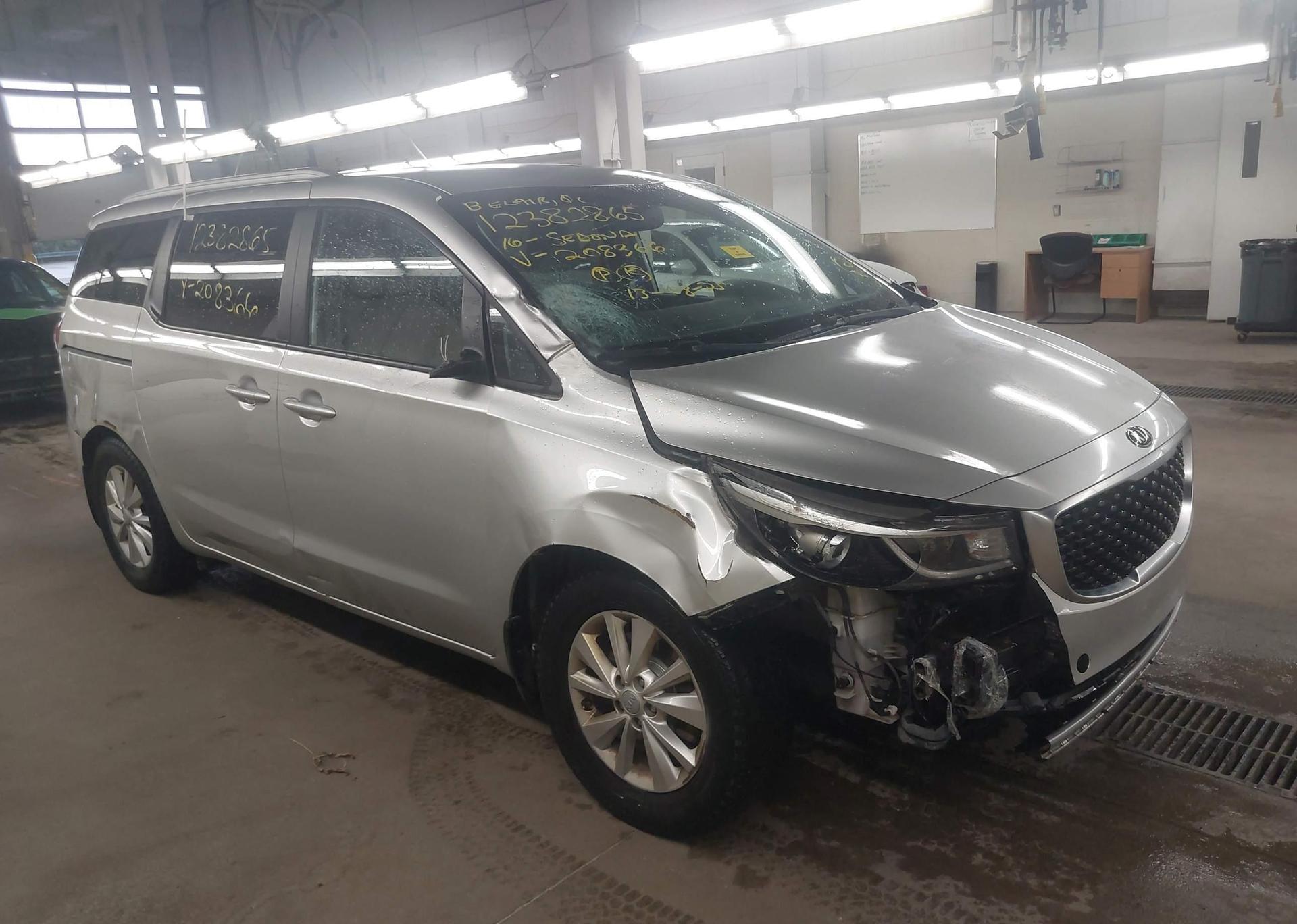 2016 KIA SEDONA LX