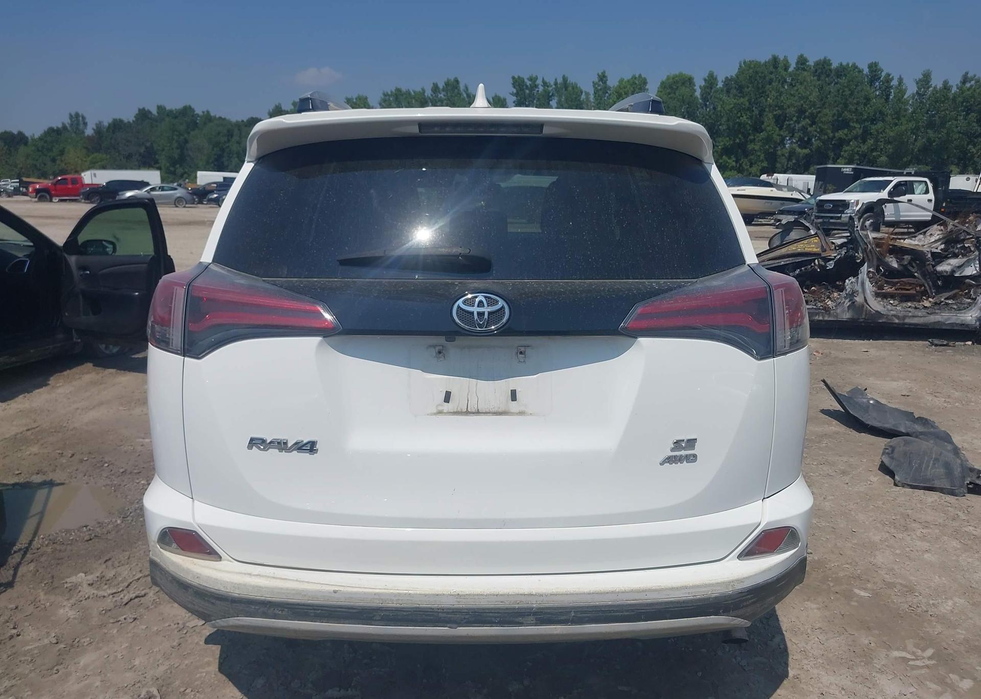 2017 TOYOTA RAV4 SE