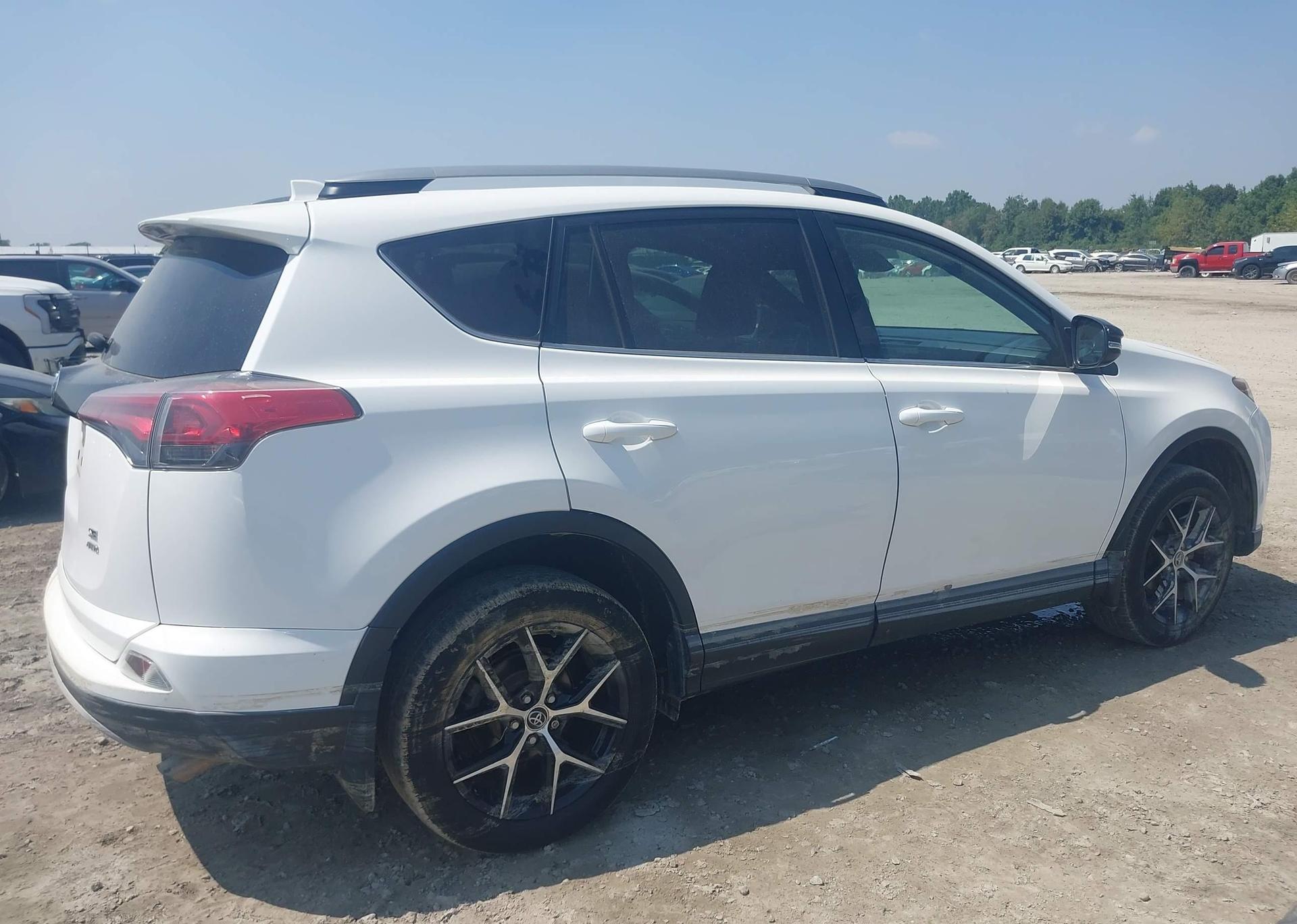 2017 TOYOTA RAV4 SE