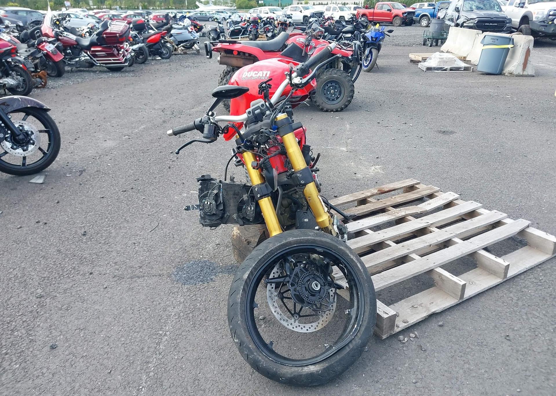 2015 DUCATI MONSTER 1200 S