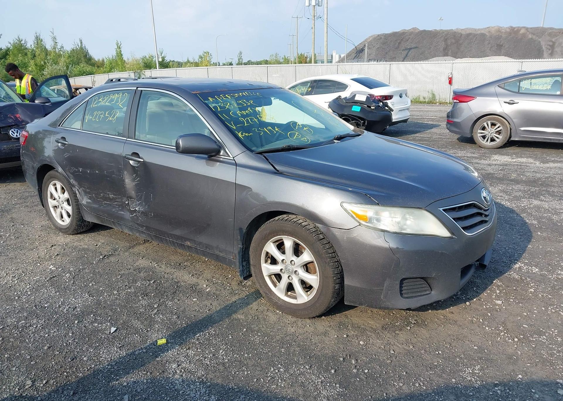 2011 TOYOTA CAMRY LE