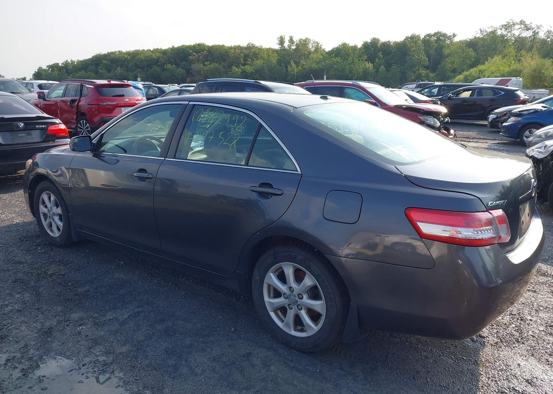 2011 TOYOTA CAMRY LE