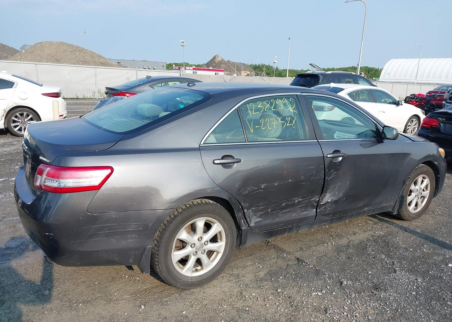 2011 TOYOTA CAMRY LE