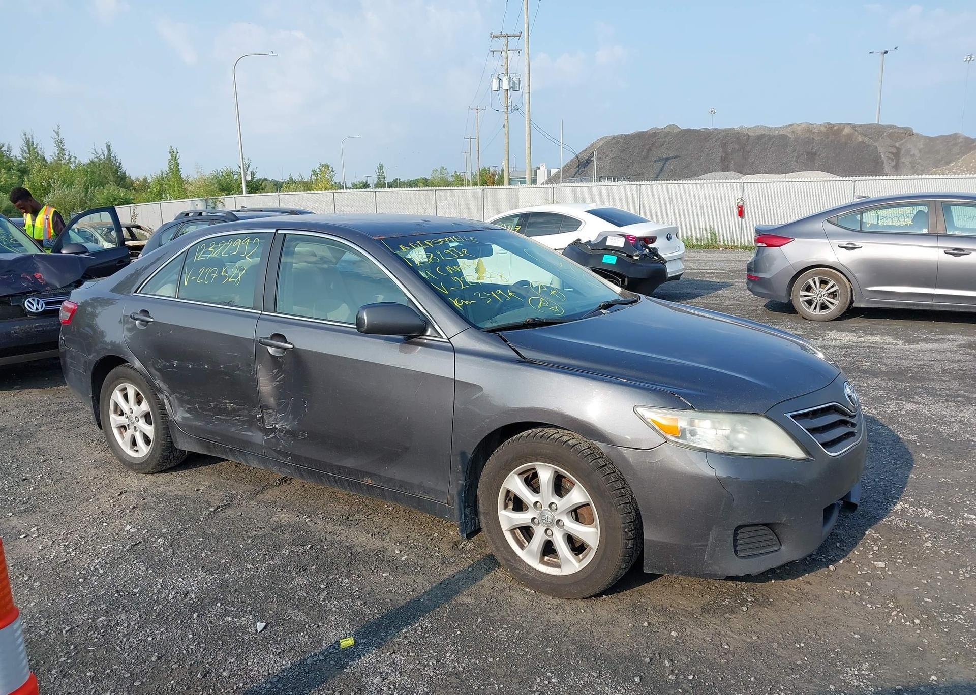 2011 TOYOTA CAMRY LE