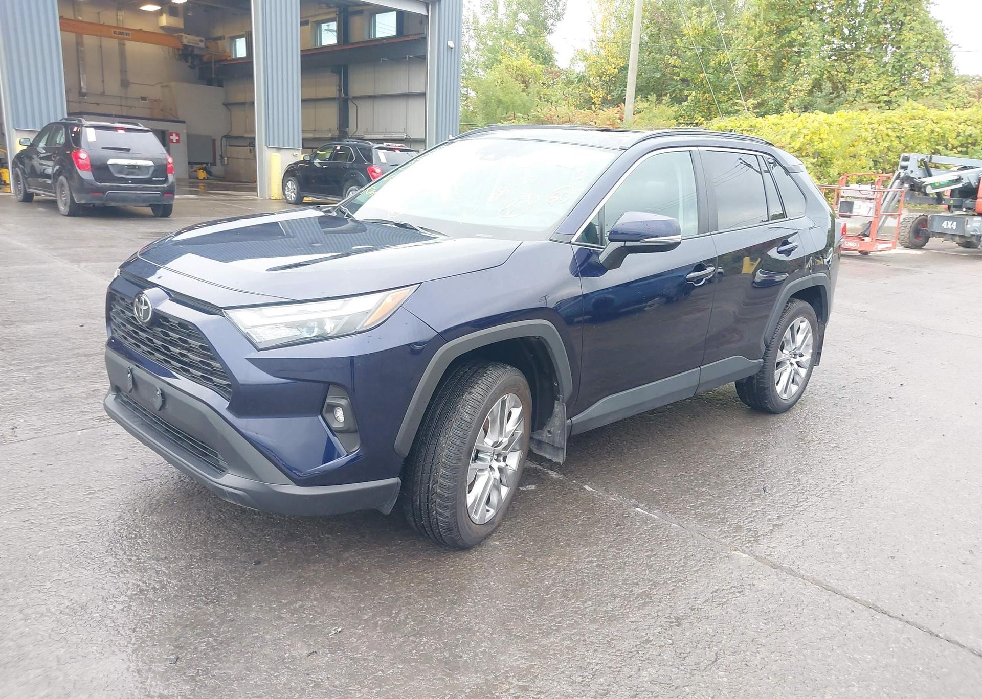 2023 TOYOTA RAV4 XLE