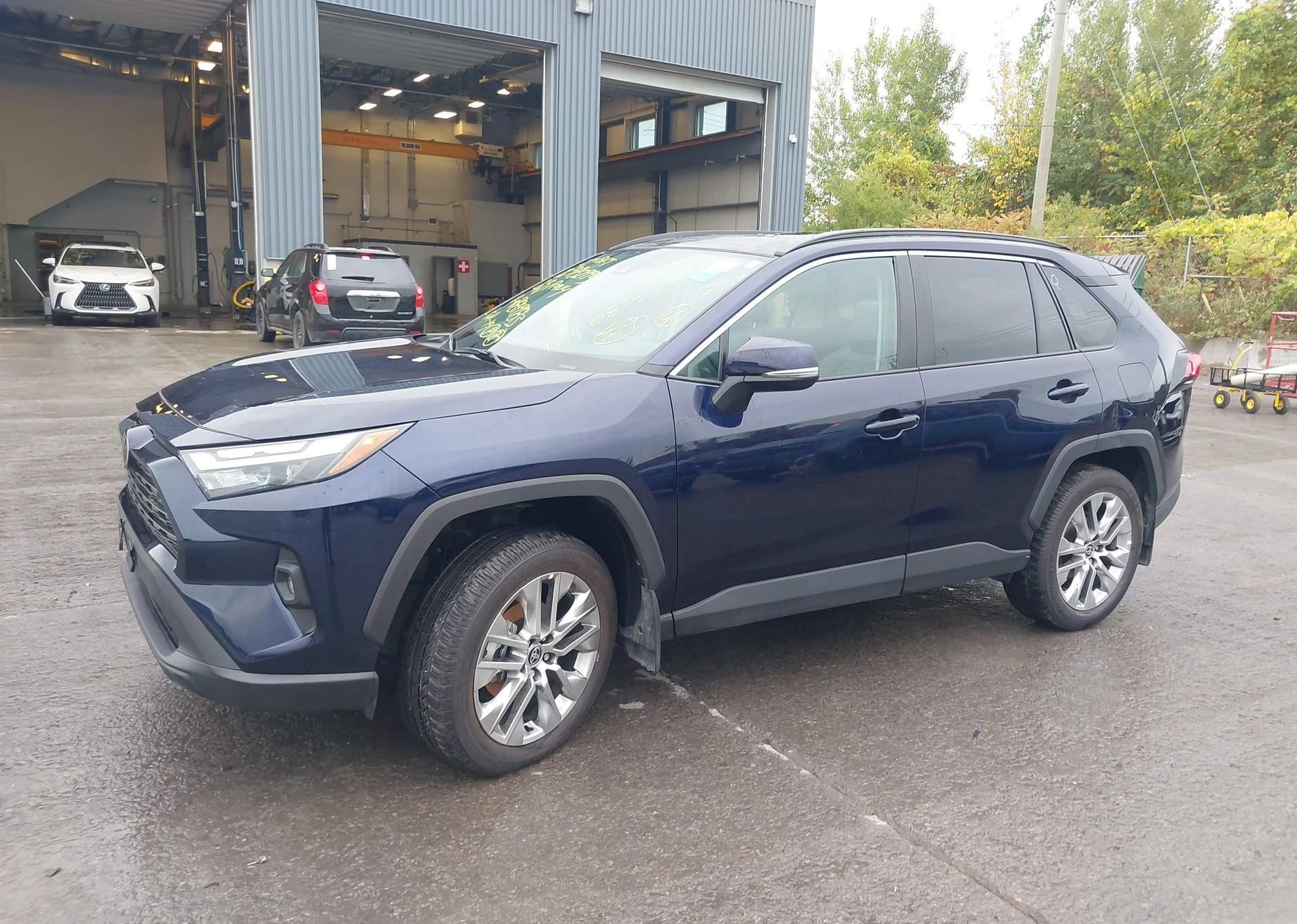 2023 TOYOTA RAV4 XLE