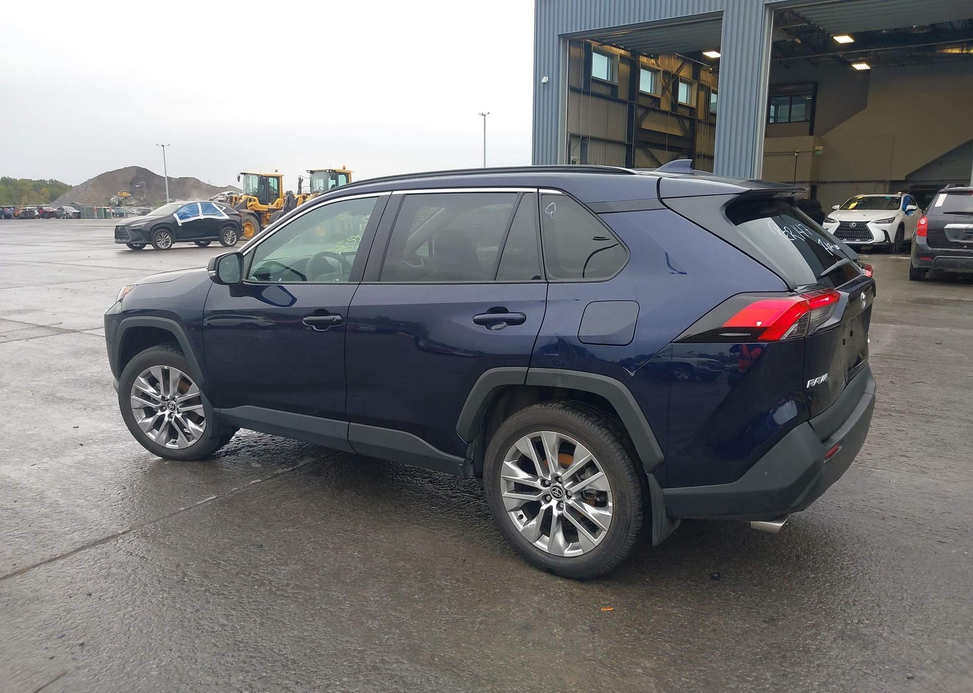 2023 TOYOTA RAV4 XLE