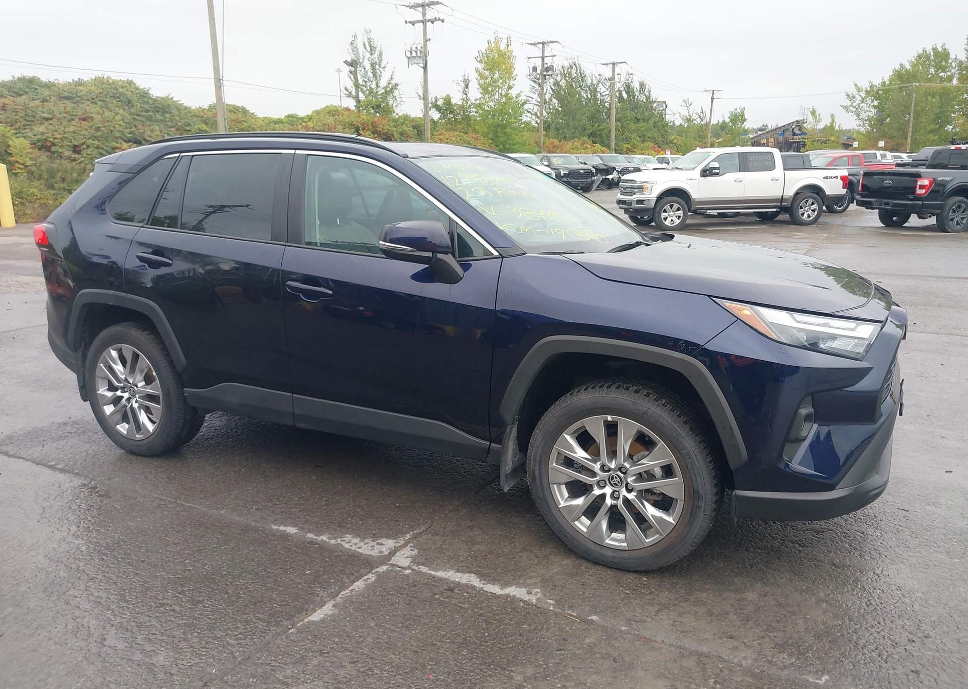 2023 TOYOTA RAV4 XLE