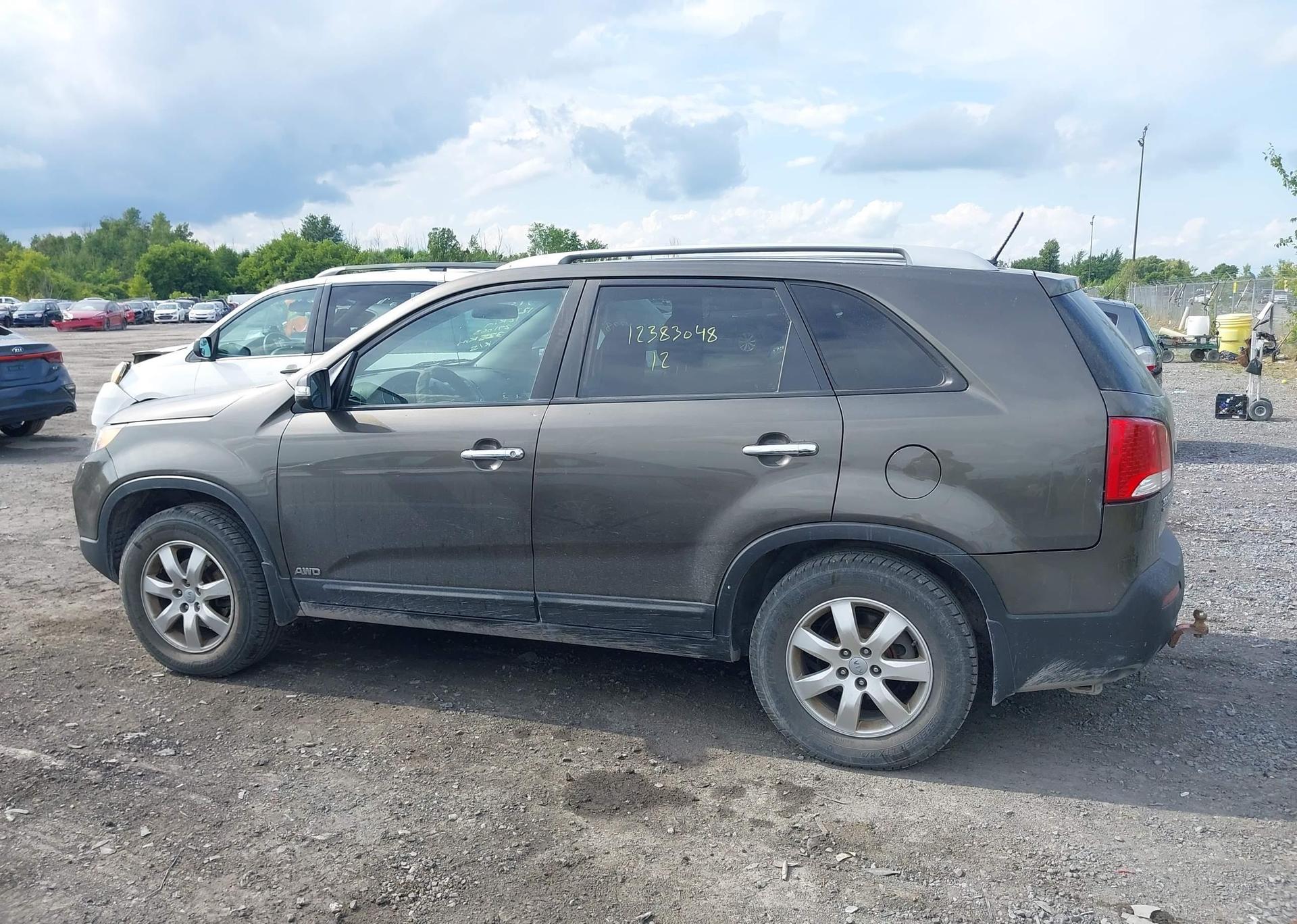 2012 KIA SORENTO LX