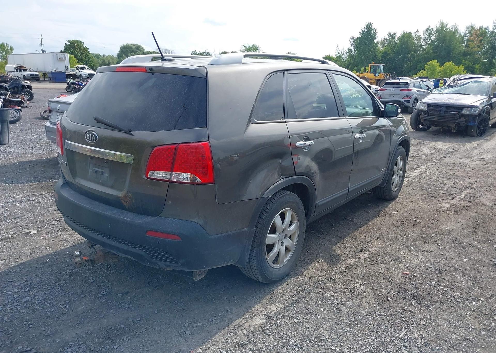 2012 KIA SORENTO LX