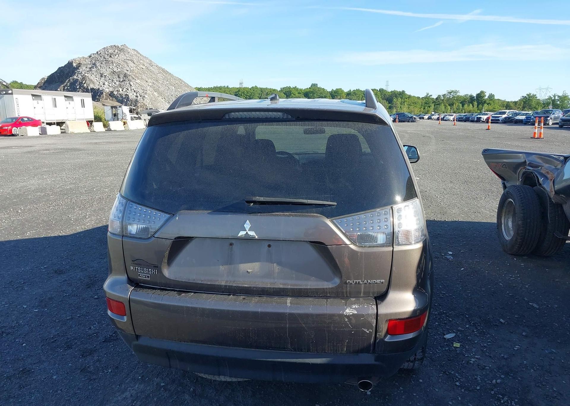 2012 MITSUBISHI OUTLANDER ES