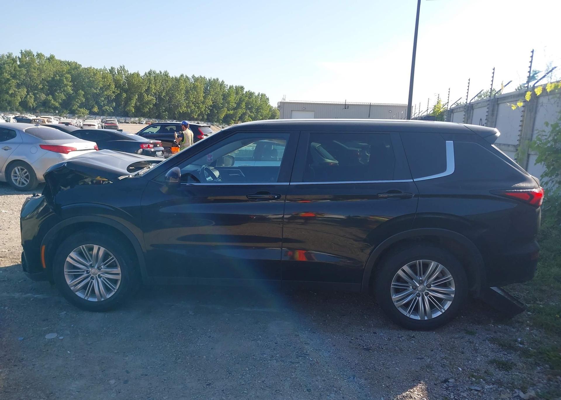 2022 MITSUBISHI OUTLANDER ES