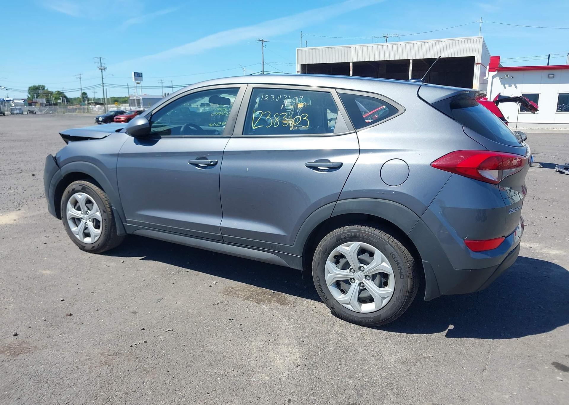 2016 HYUNDAI TUCSON SE