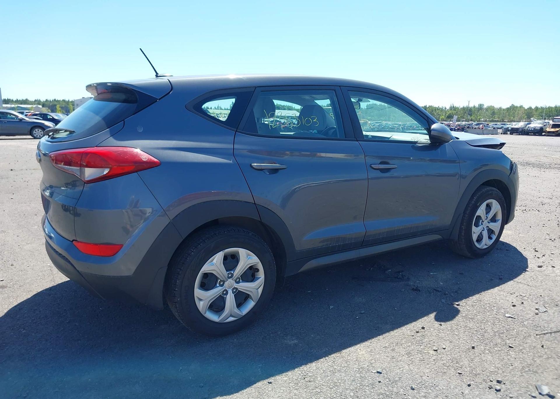 2016 HYUNDAI TUCSON SE