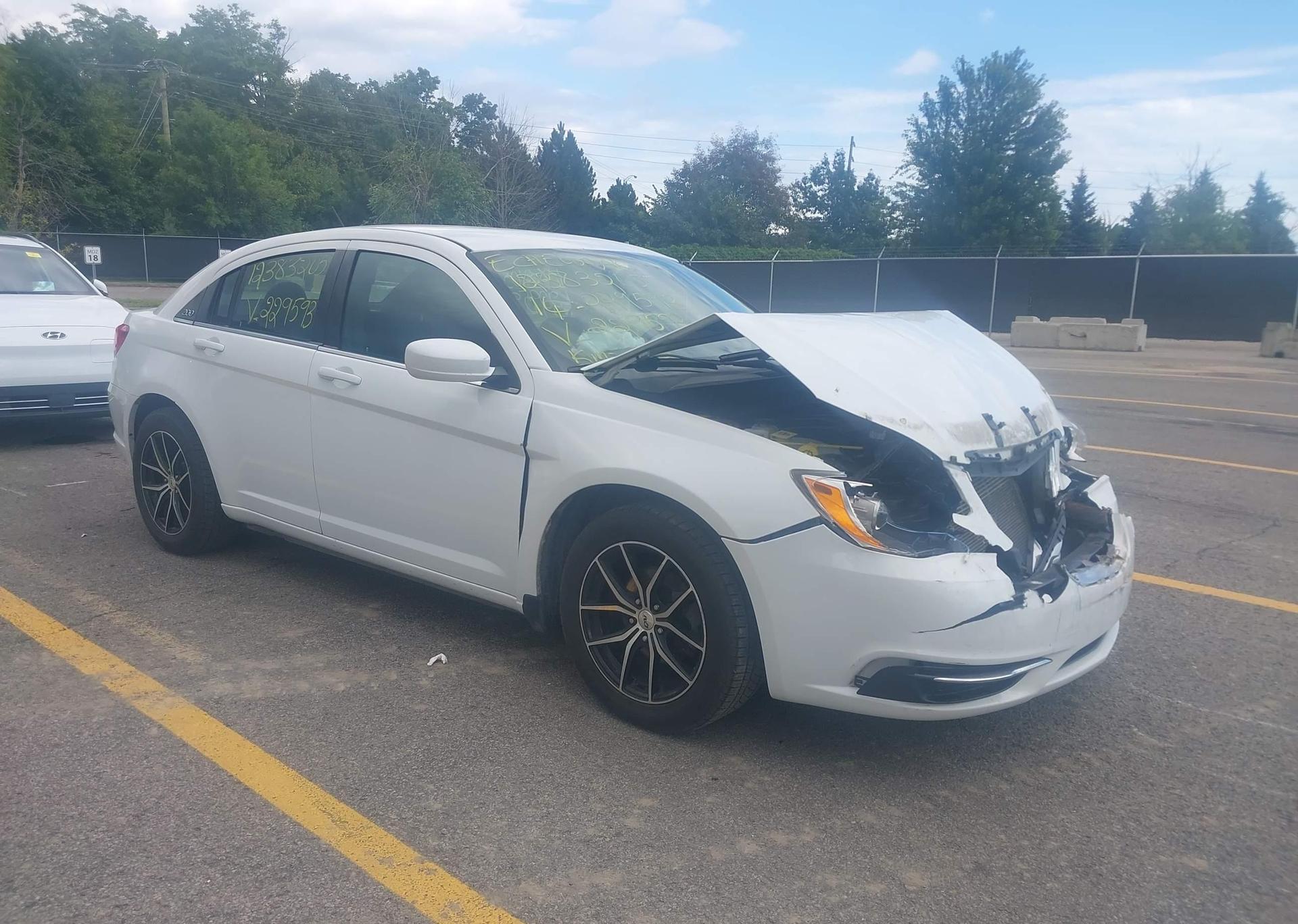 2014 CHRYSLER 200 LX