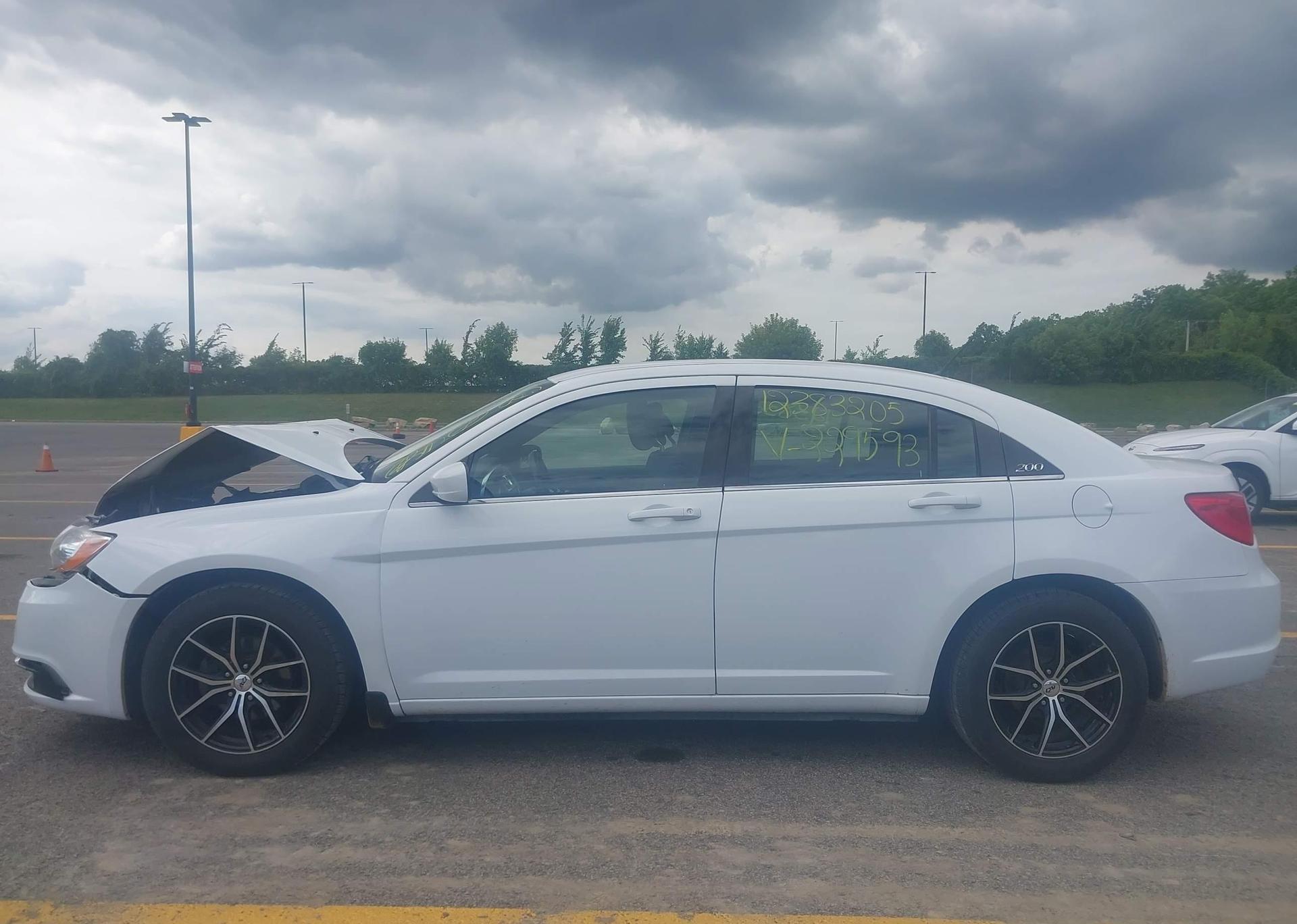 2014 CHRYSLER 200 LX