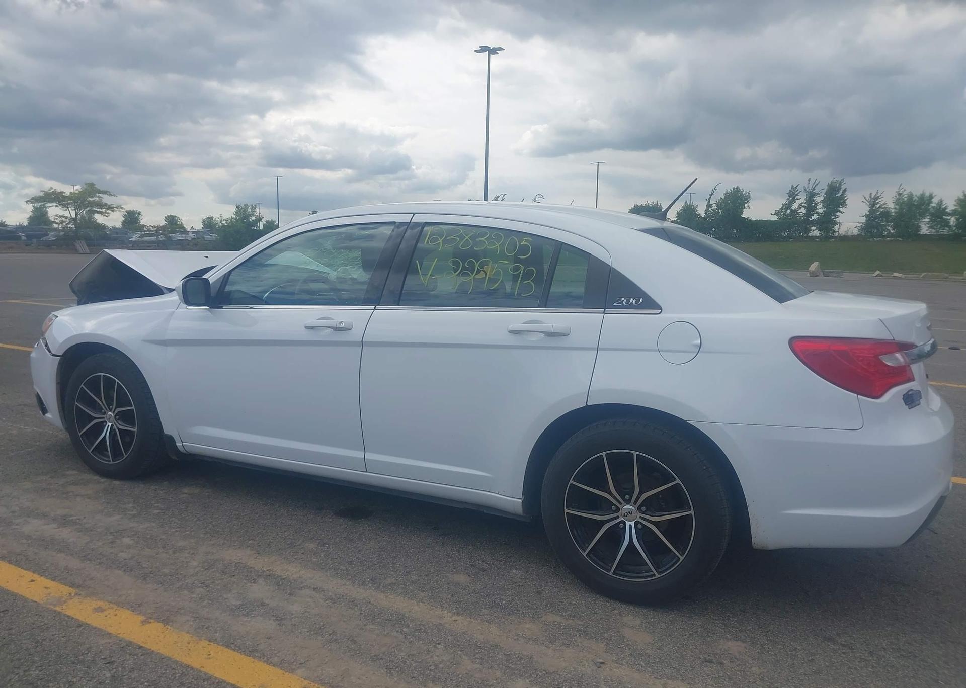 2014 CHRYSLER 200 LX