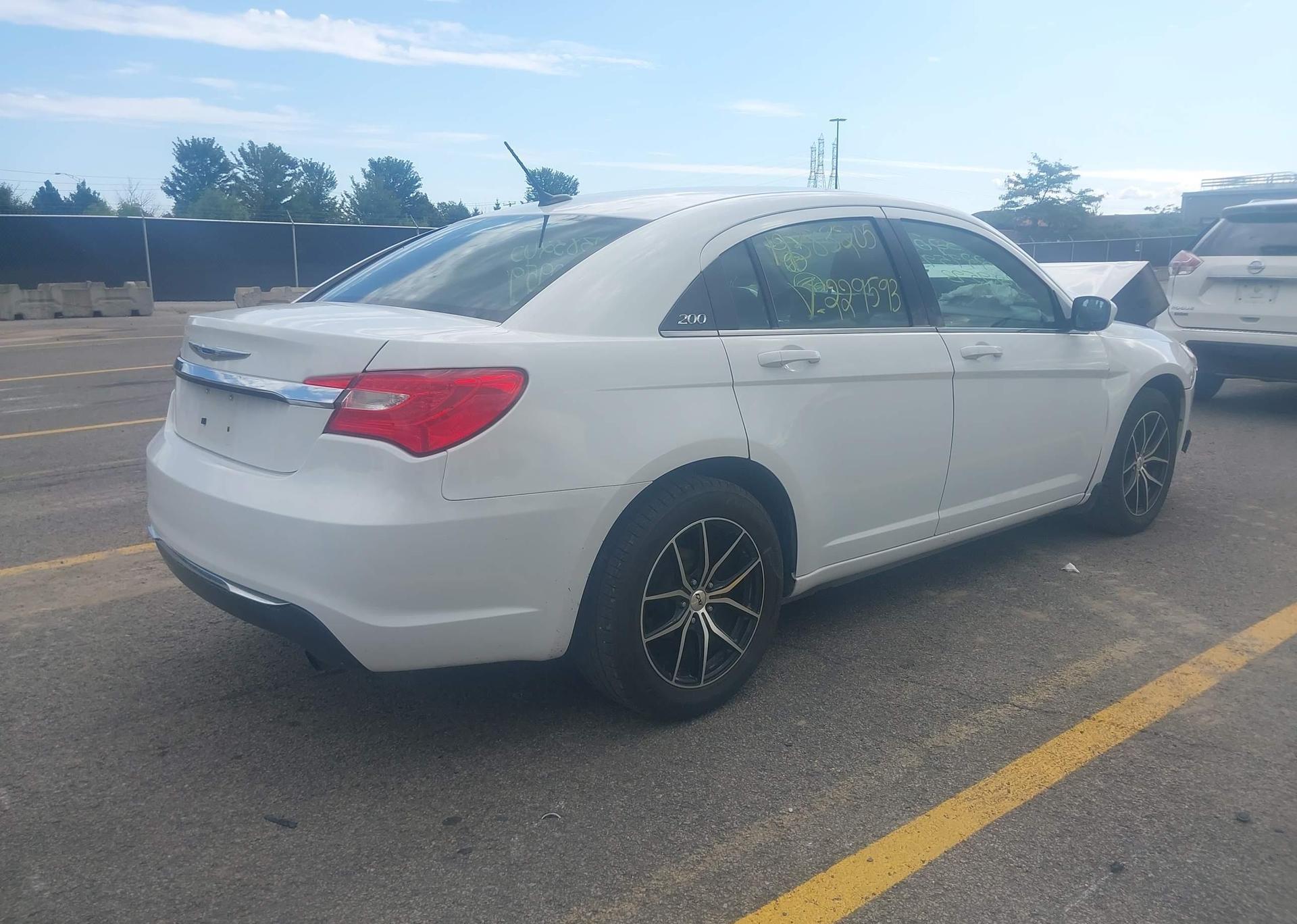 2014 CHRYSLER 200 LX