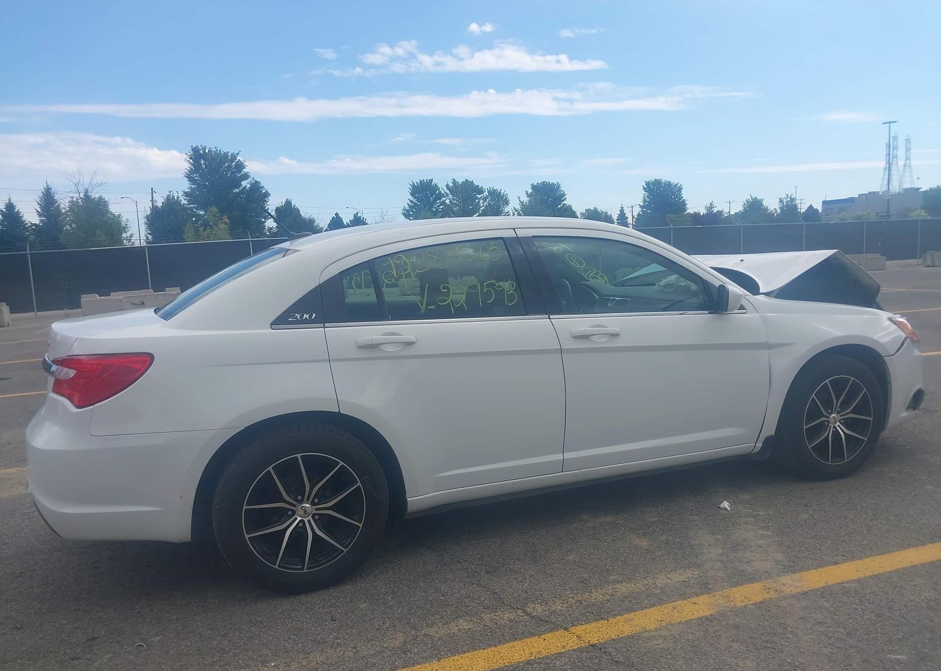 2014 CHRYSLER 200 LX