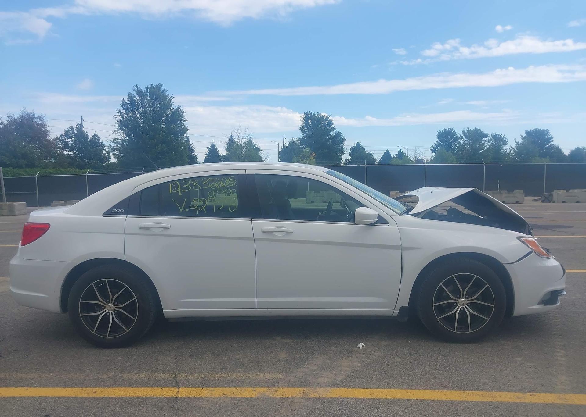 2014 CHRYSLER 200 LX