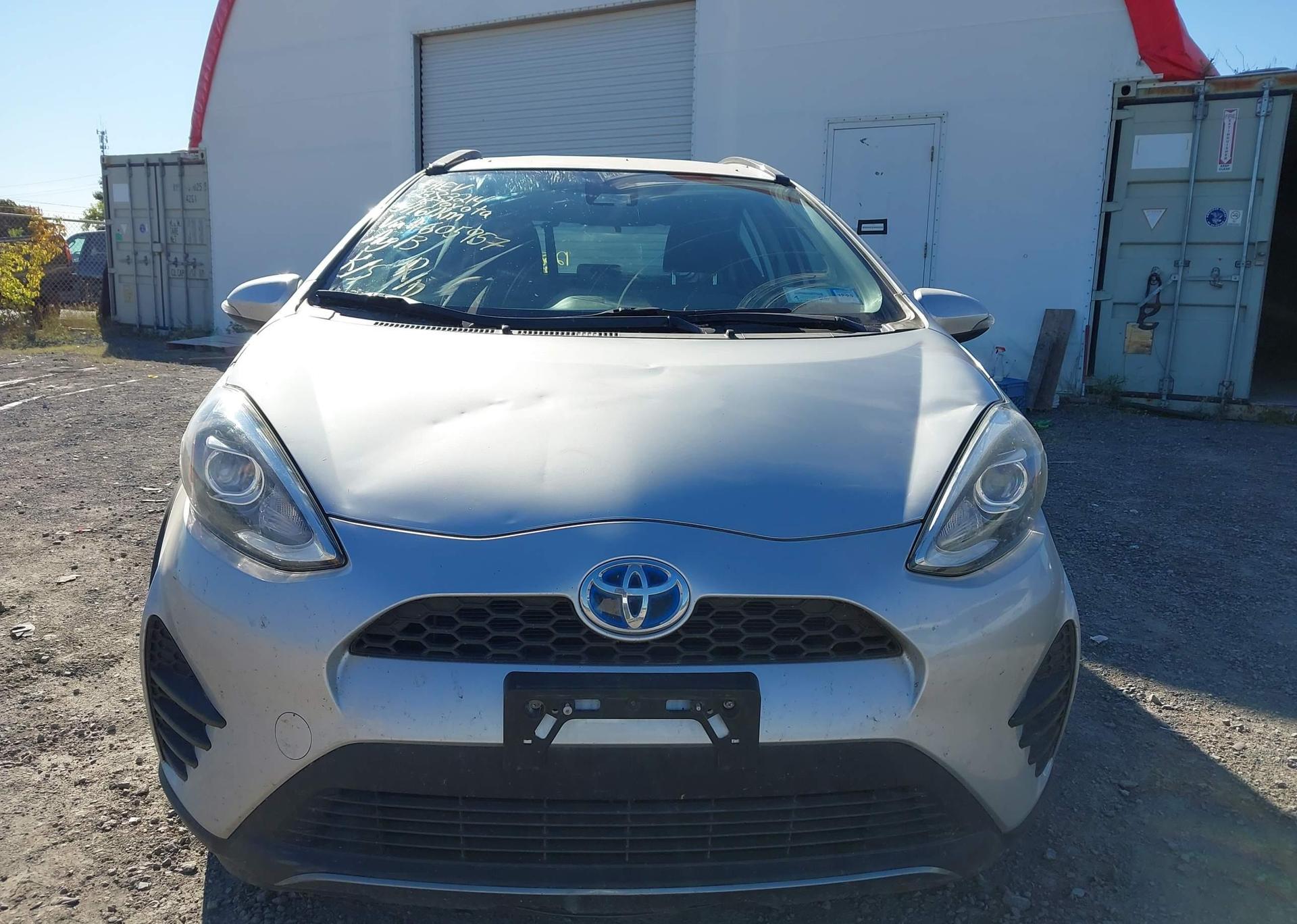 2018 TOYOTA Prius c