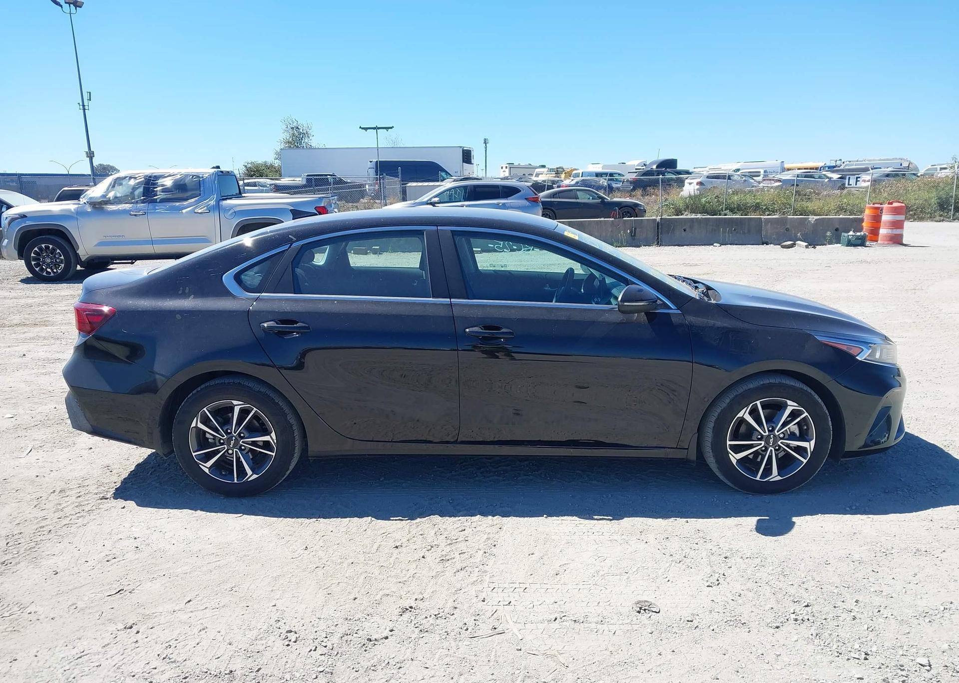 2024 KIA FORTE EX