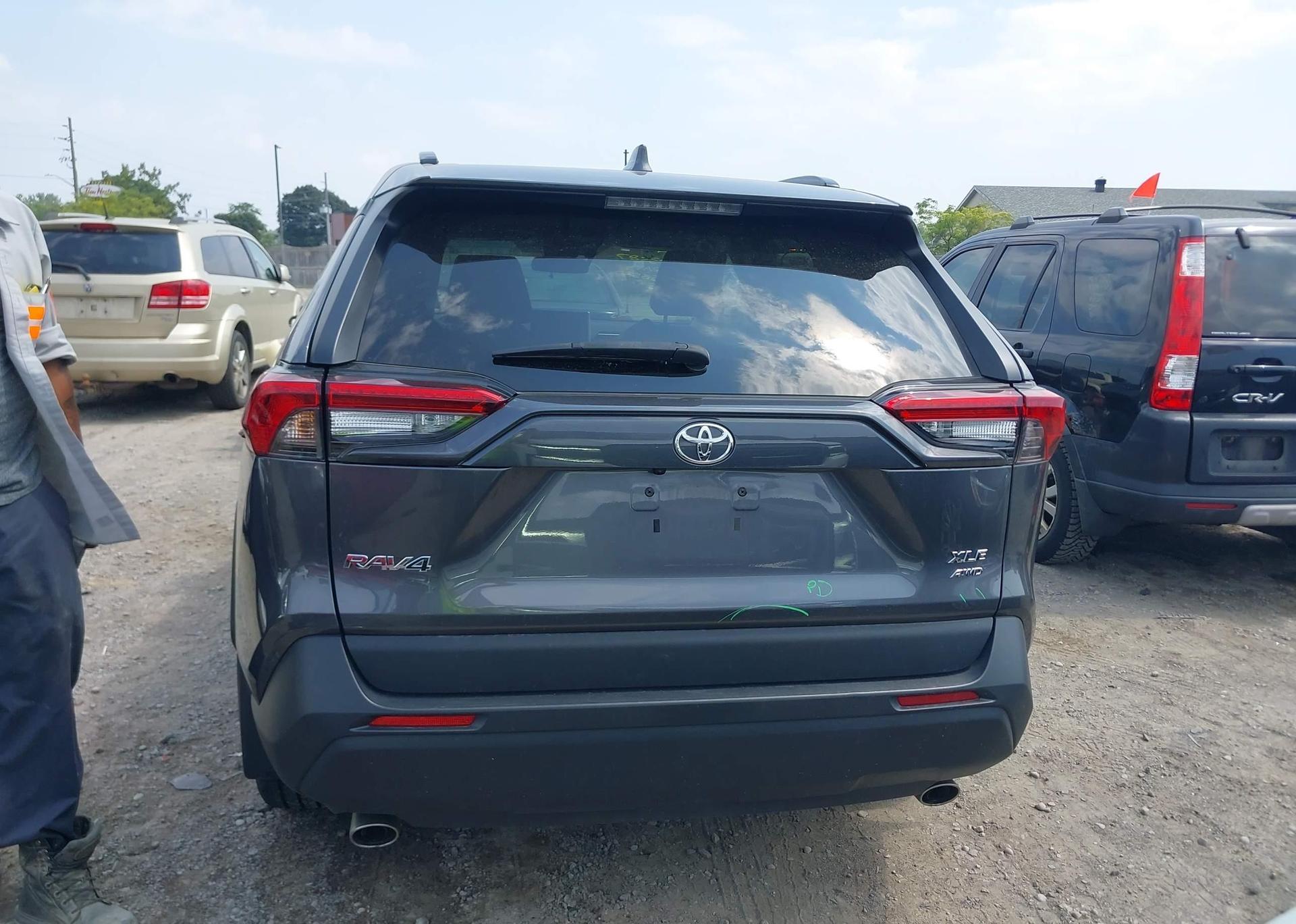 2021 TOYOTA RAV4 XLE