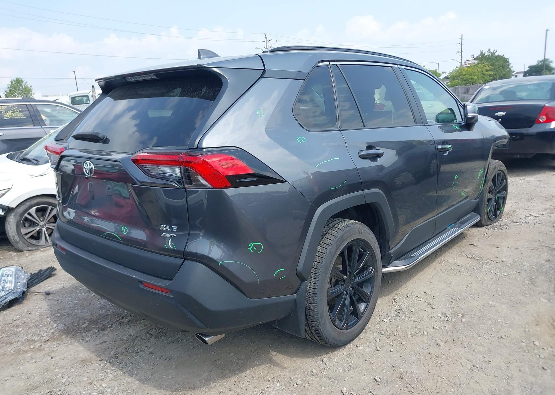 2021 TOYOTA RAV4 XLE
