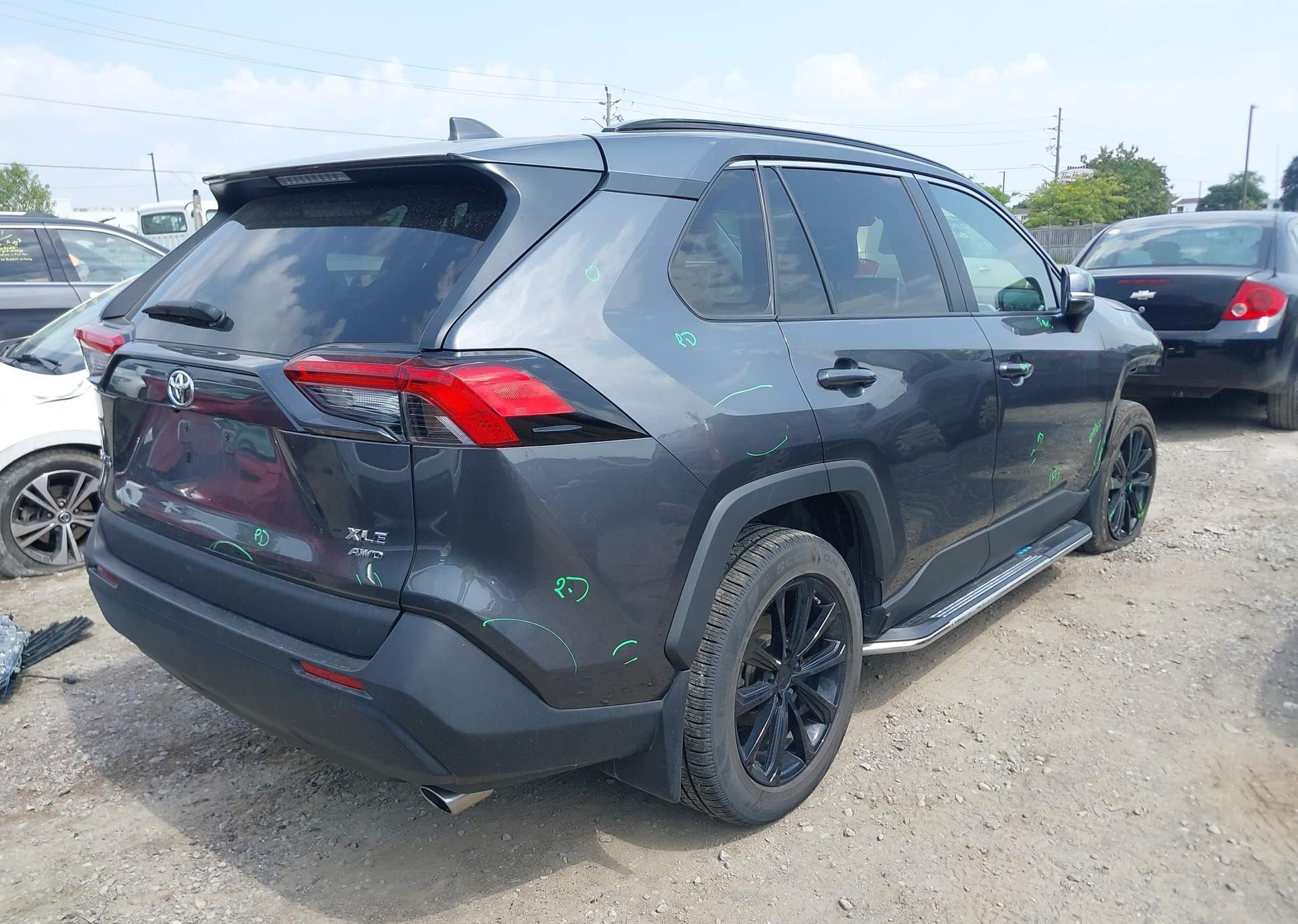 2021 TOYOTA RAV4 XLE