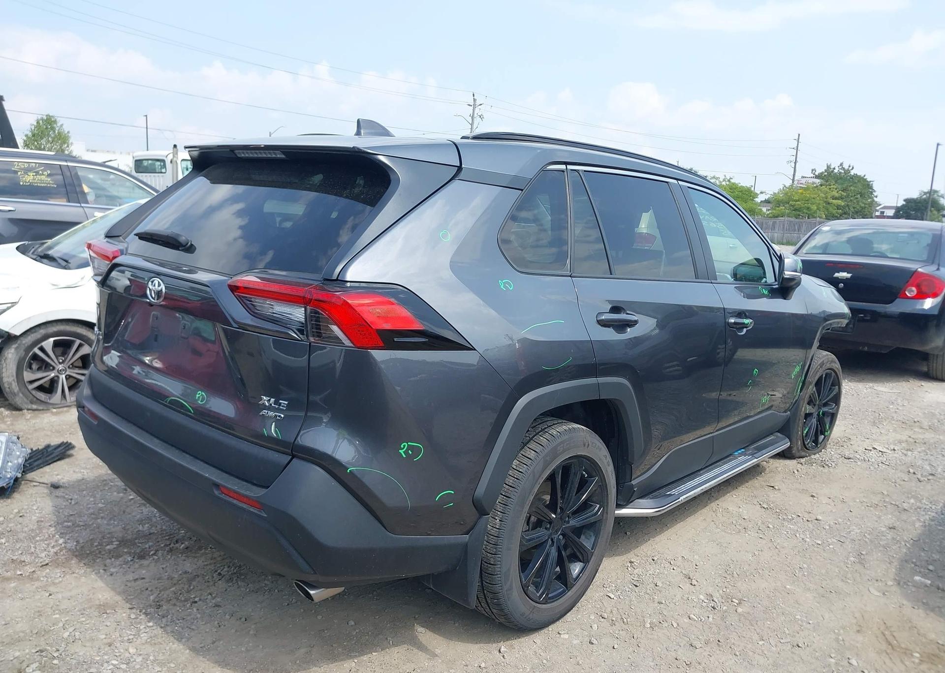 2021 TOYOTA RAV4 XLE