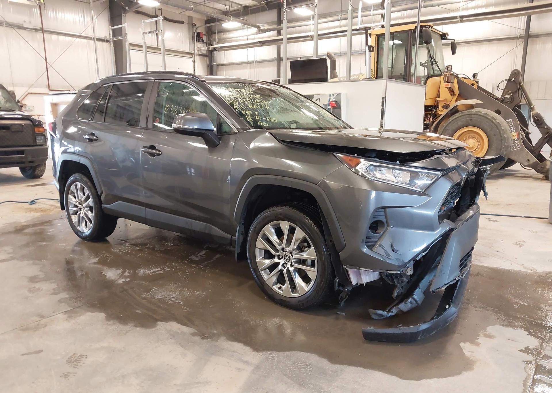 2021 TOYOTA RAV4 XLE