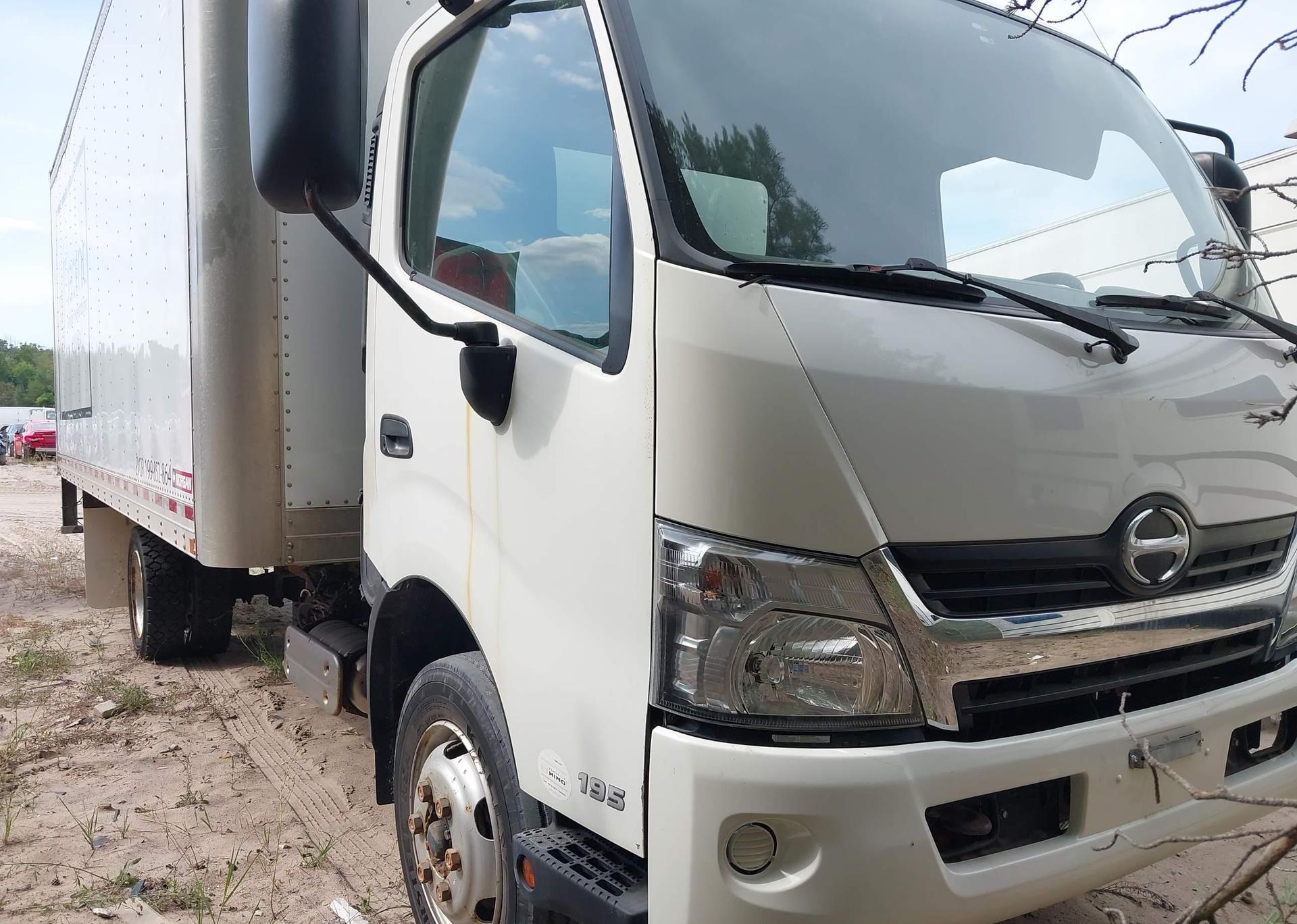 2016 HINO 195