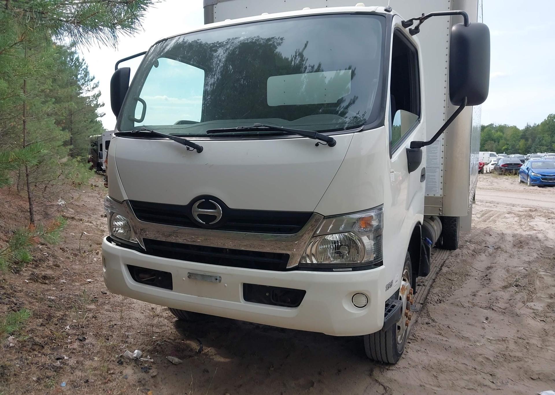 2016 HINO 195