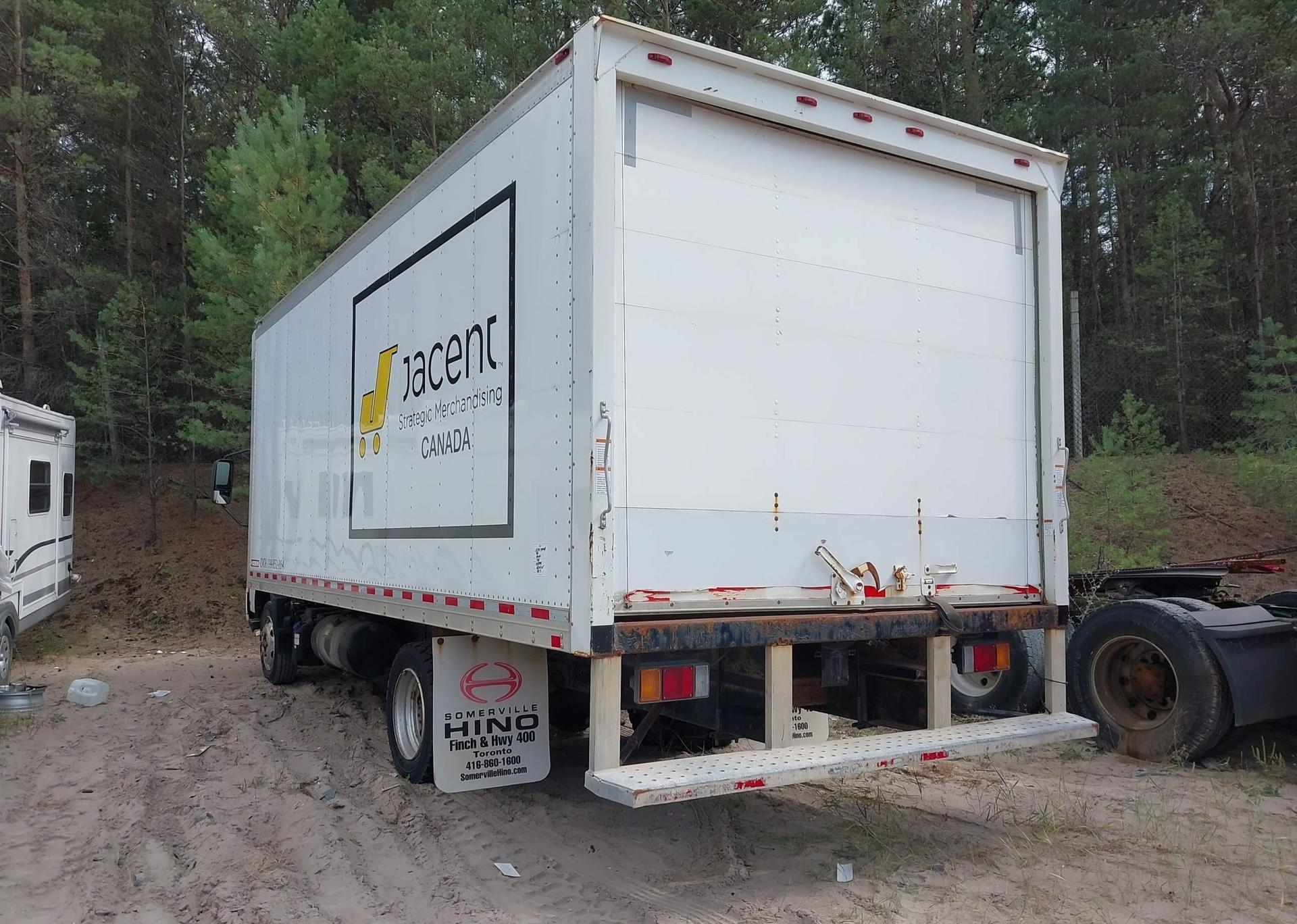 2016 HINO 195