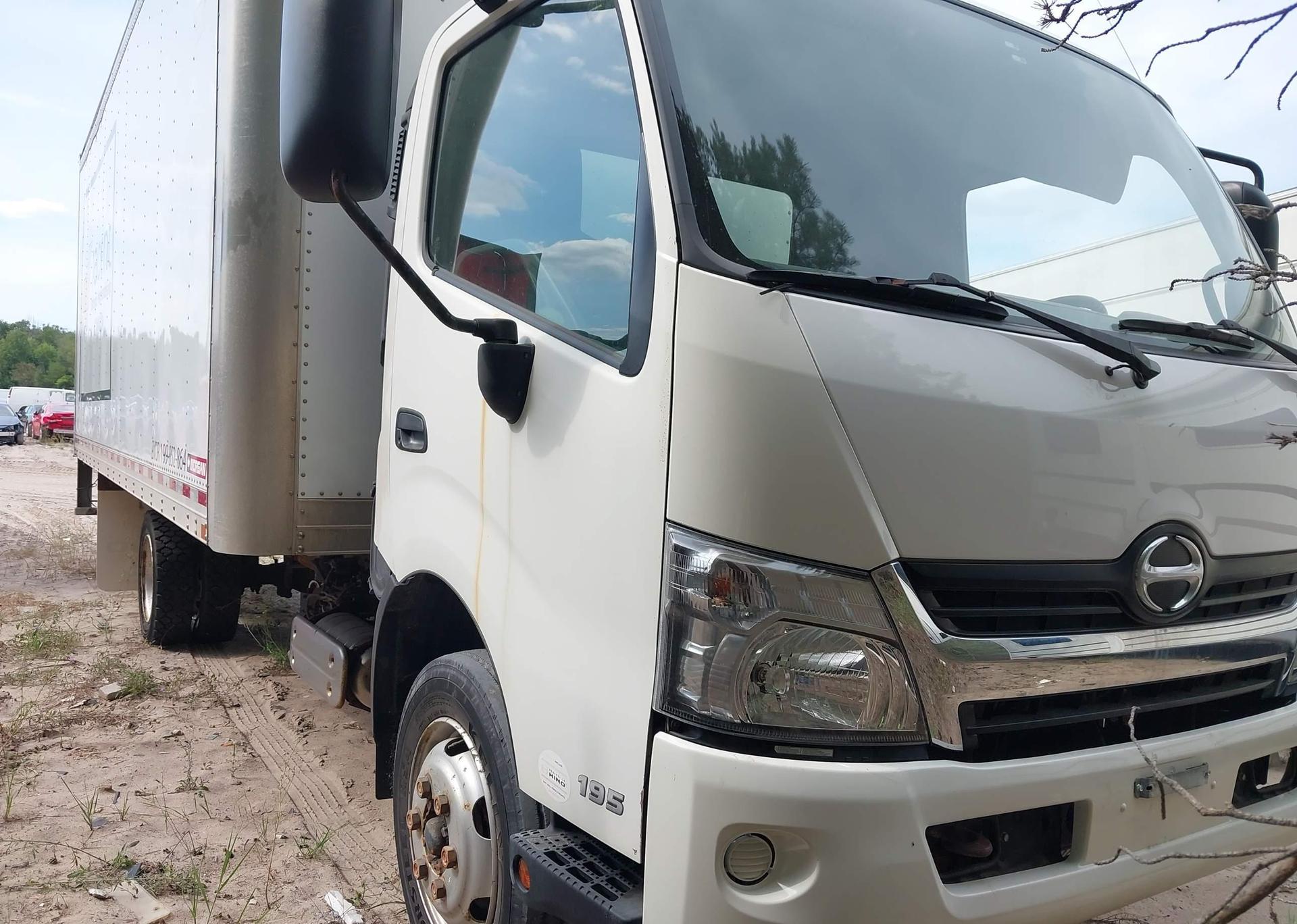2016 HINO 195