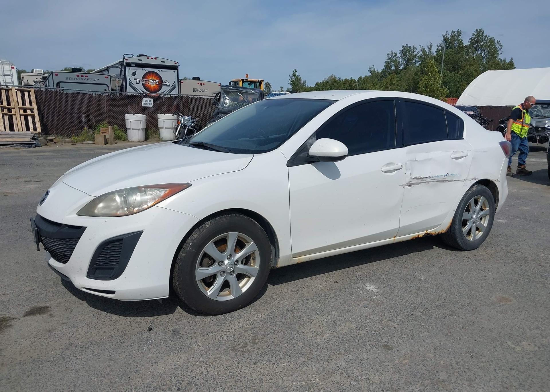 2011 MAZDA 3 I