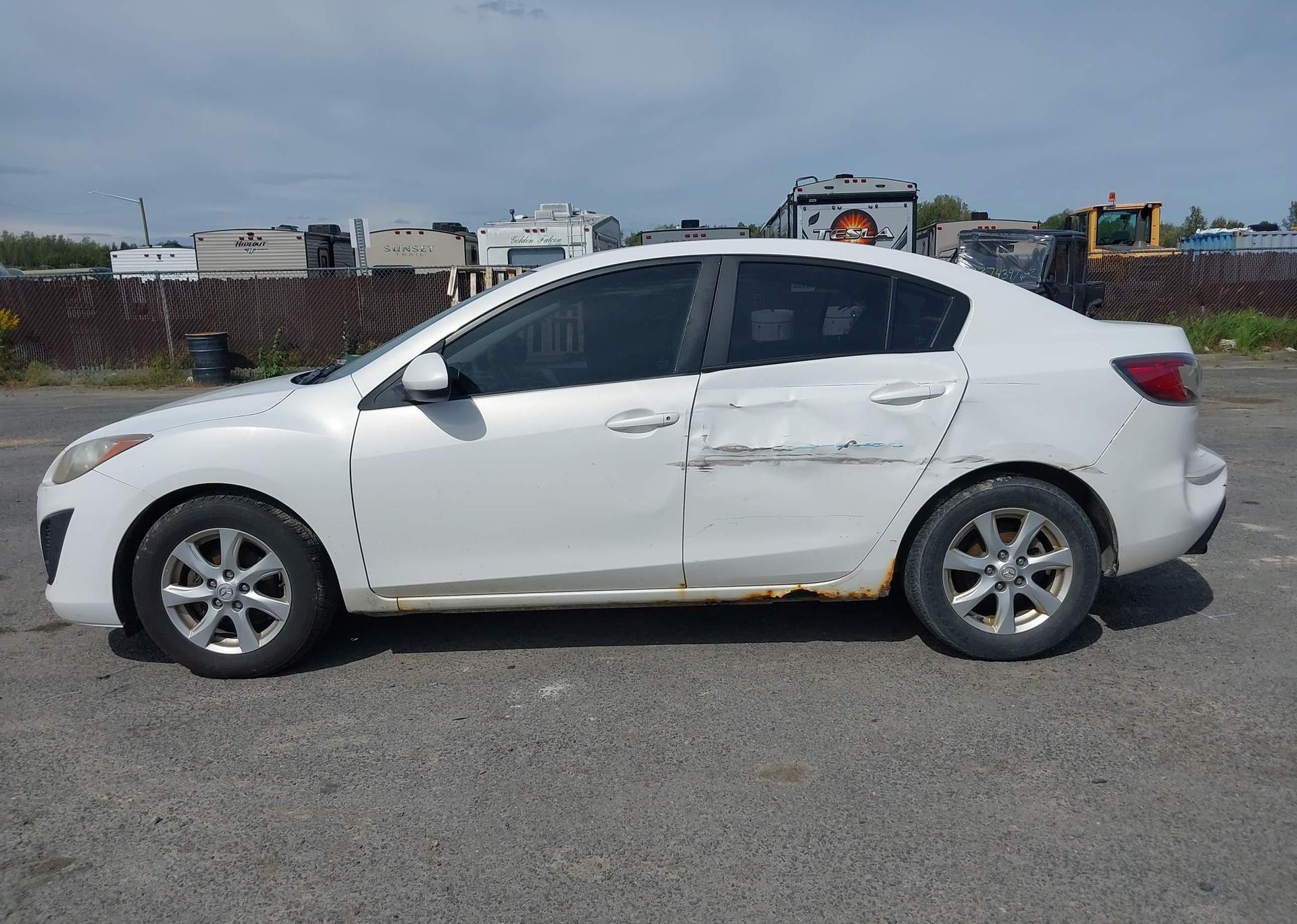 2011 MAZDA 3 I