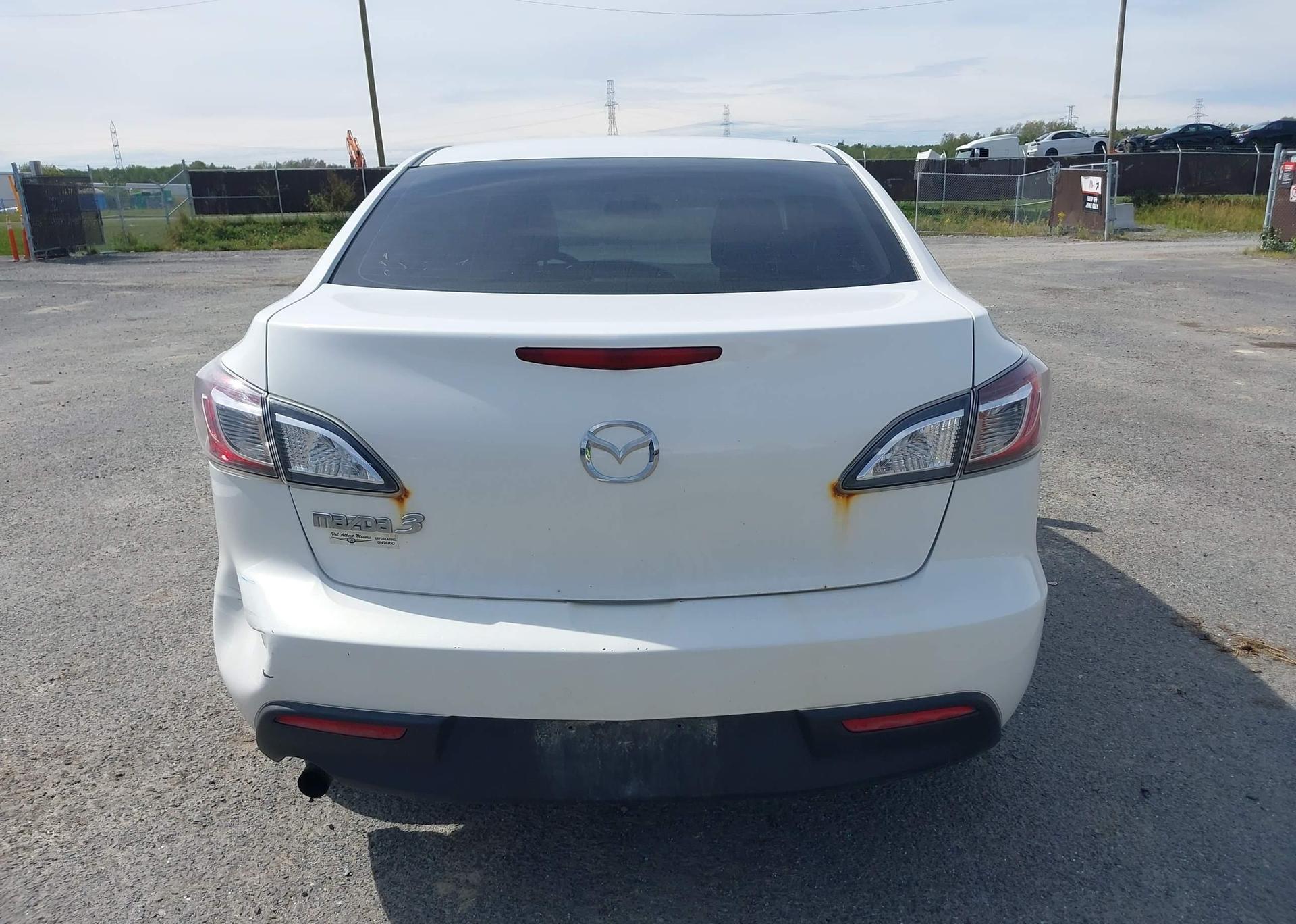 2011 MAZDA 3 I