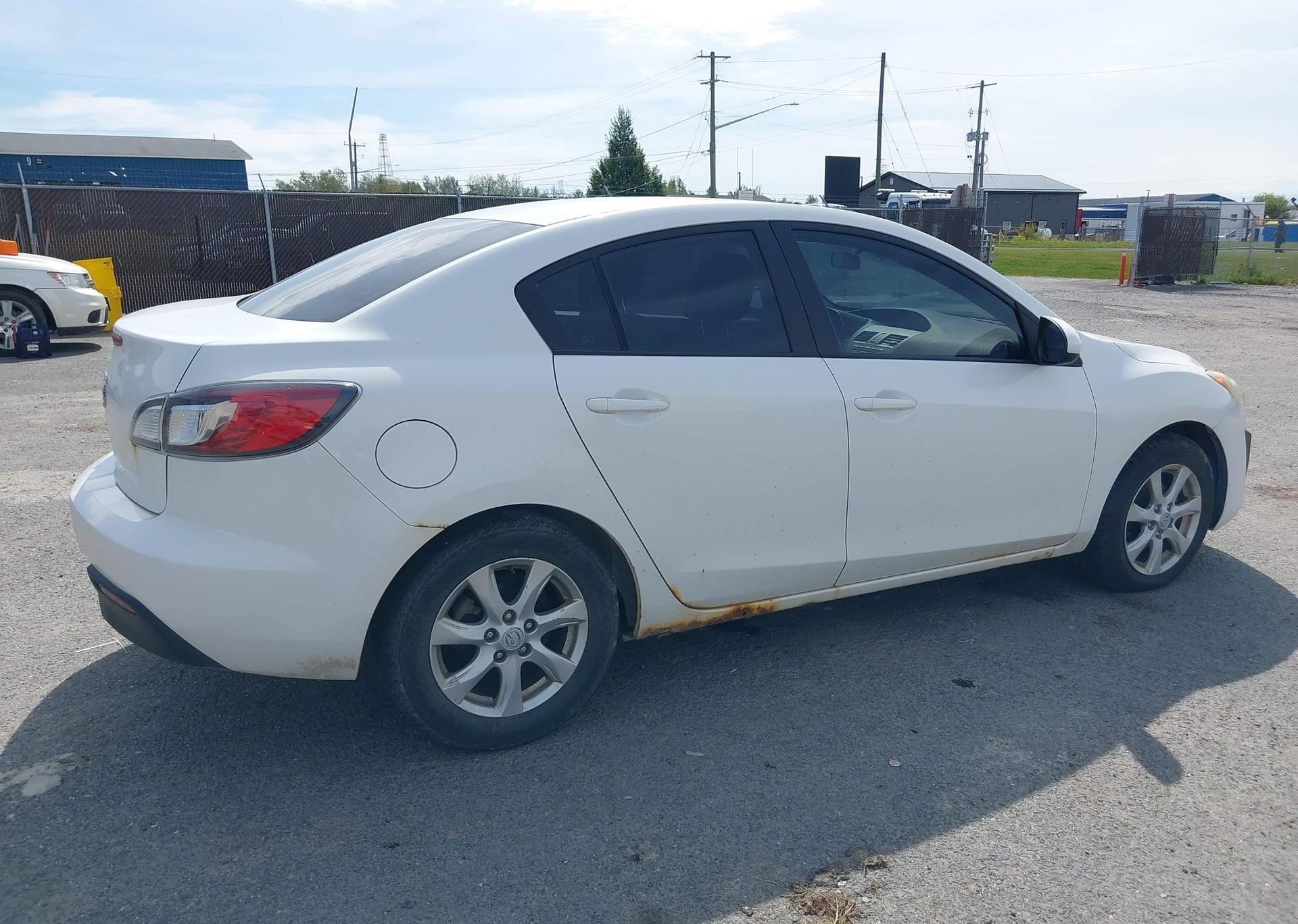2011 MAZDA 3 I