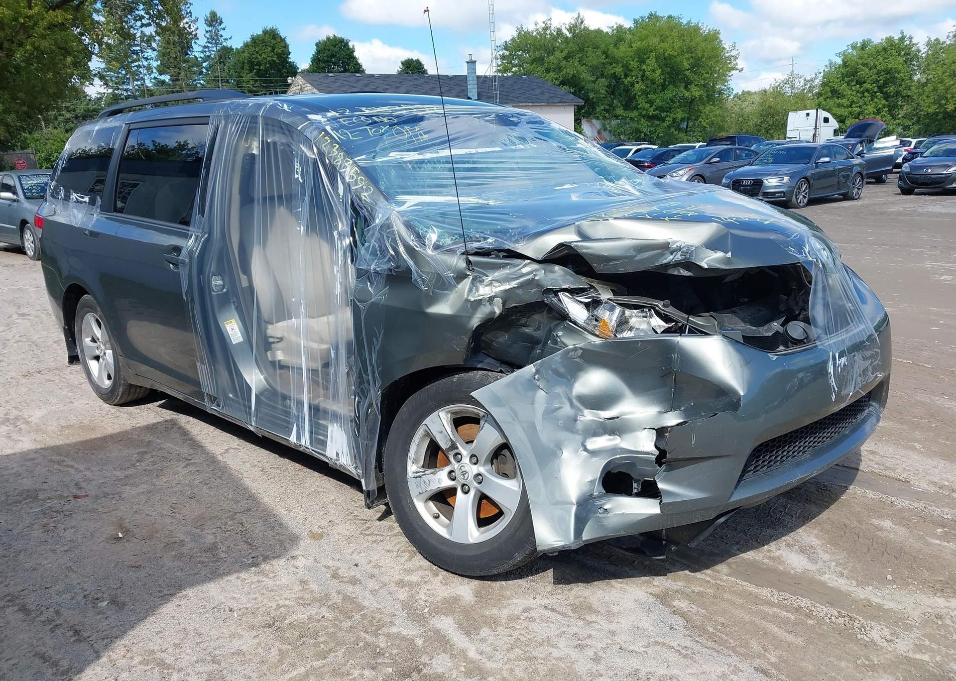 2012 TOYOTA SIENNA LE
