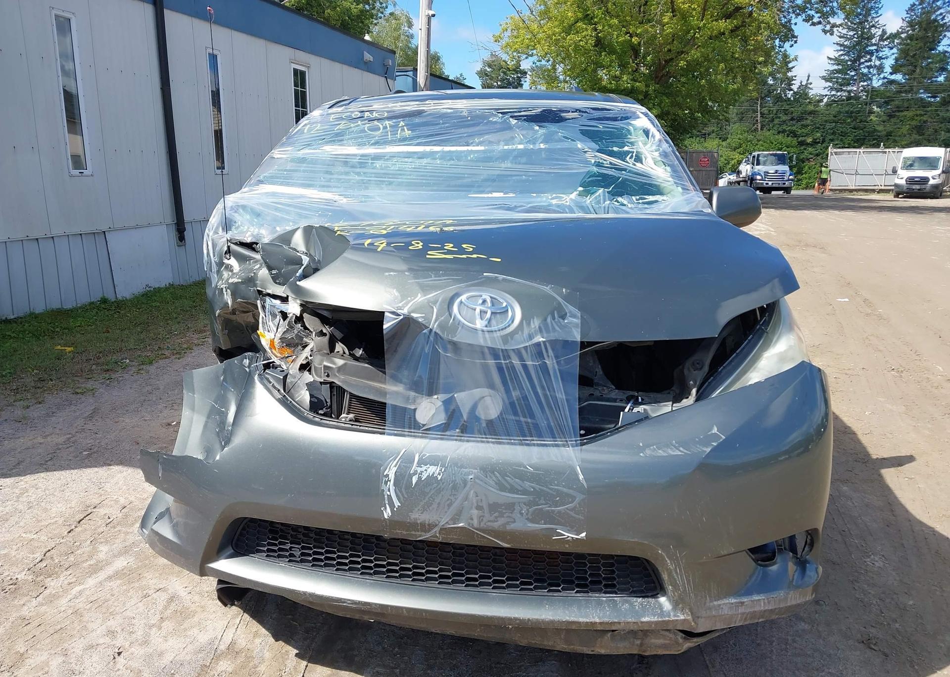 2012 TOYOTA SIENNA LE