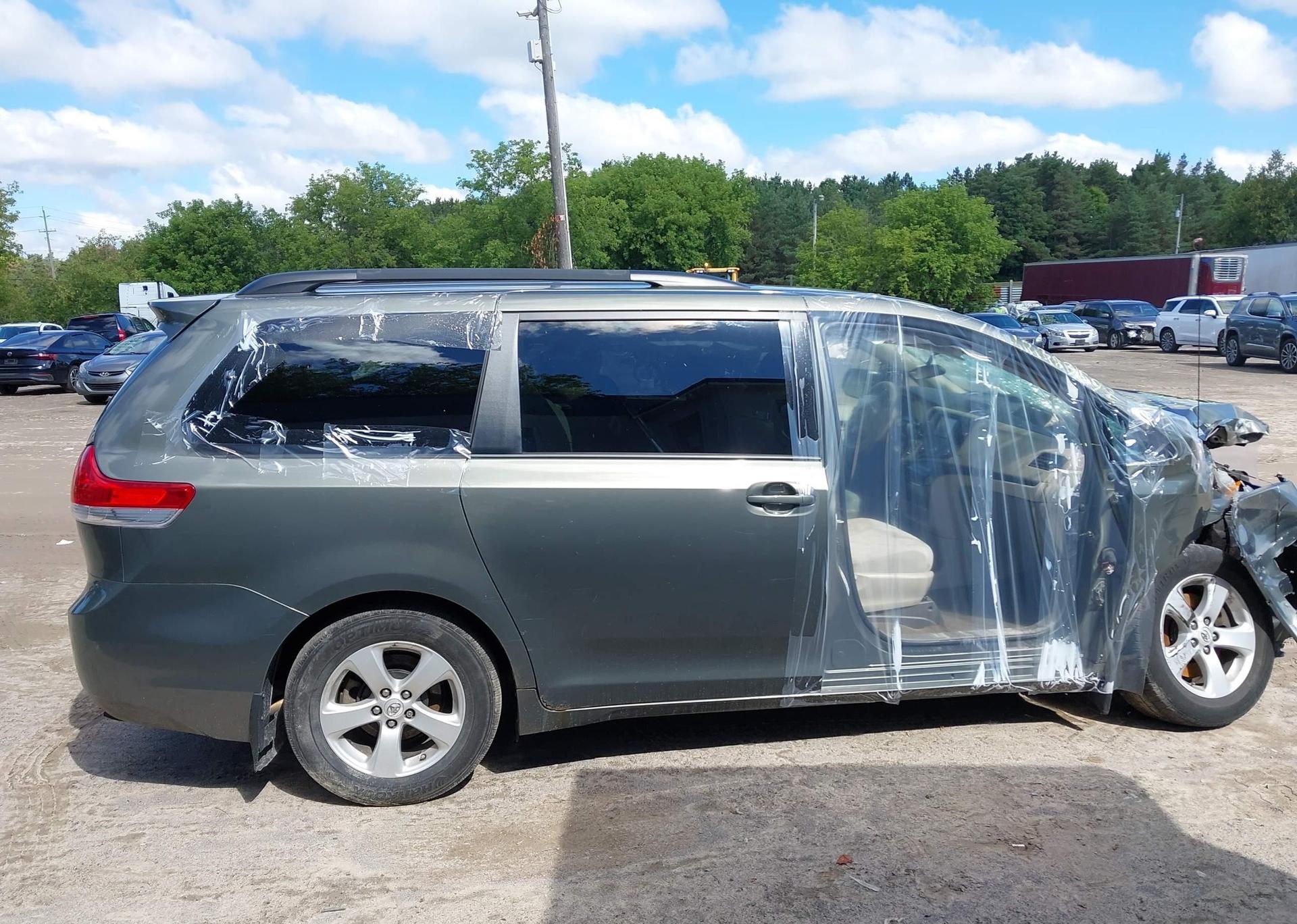 2012 TOYOTA SIENNA LE